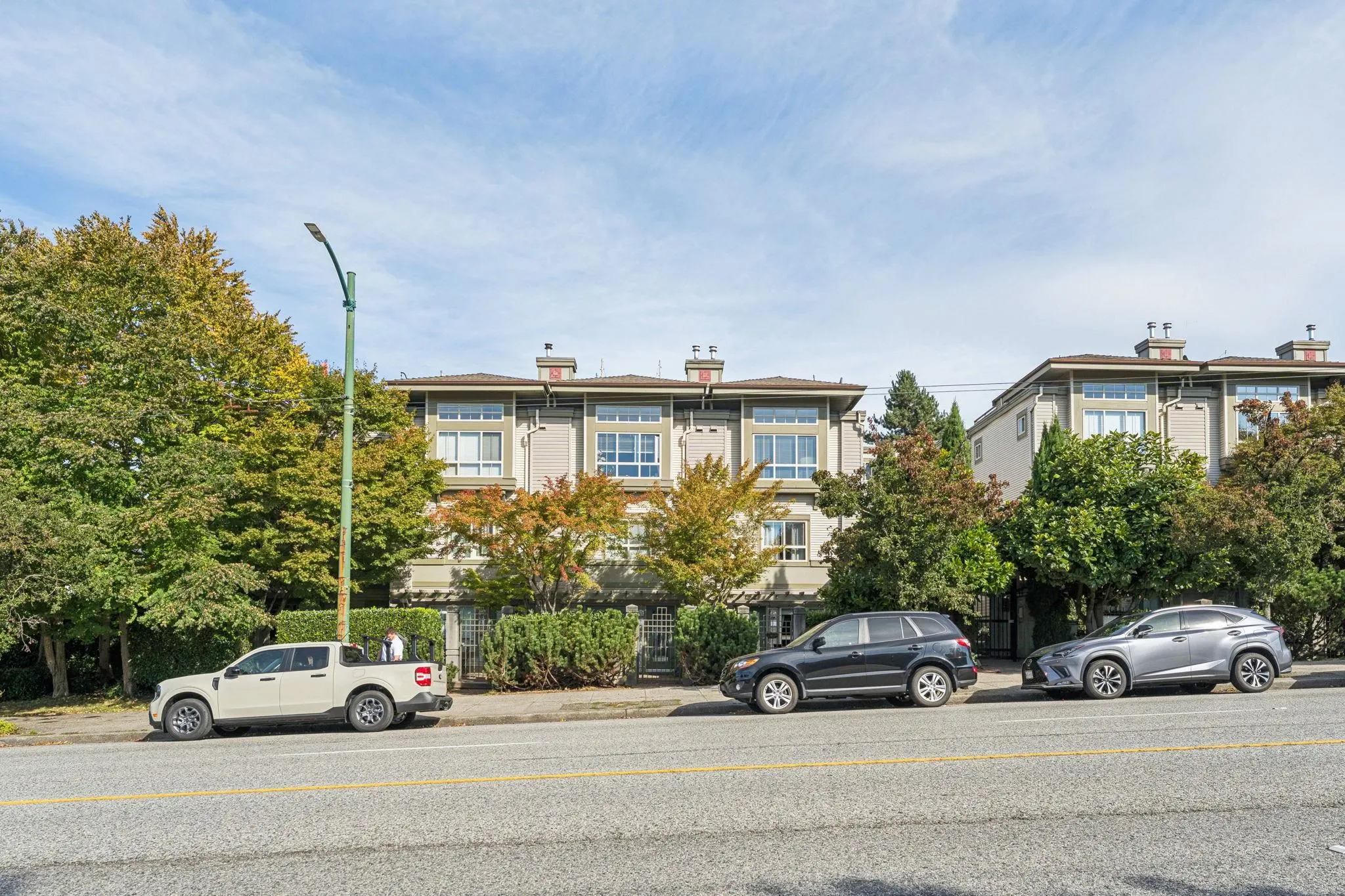 11 2375 W Broadway