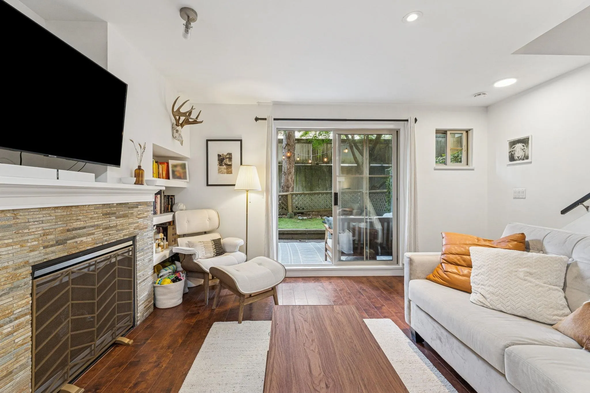 11 2375 W Broadway