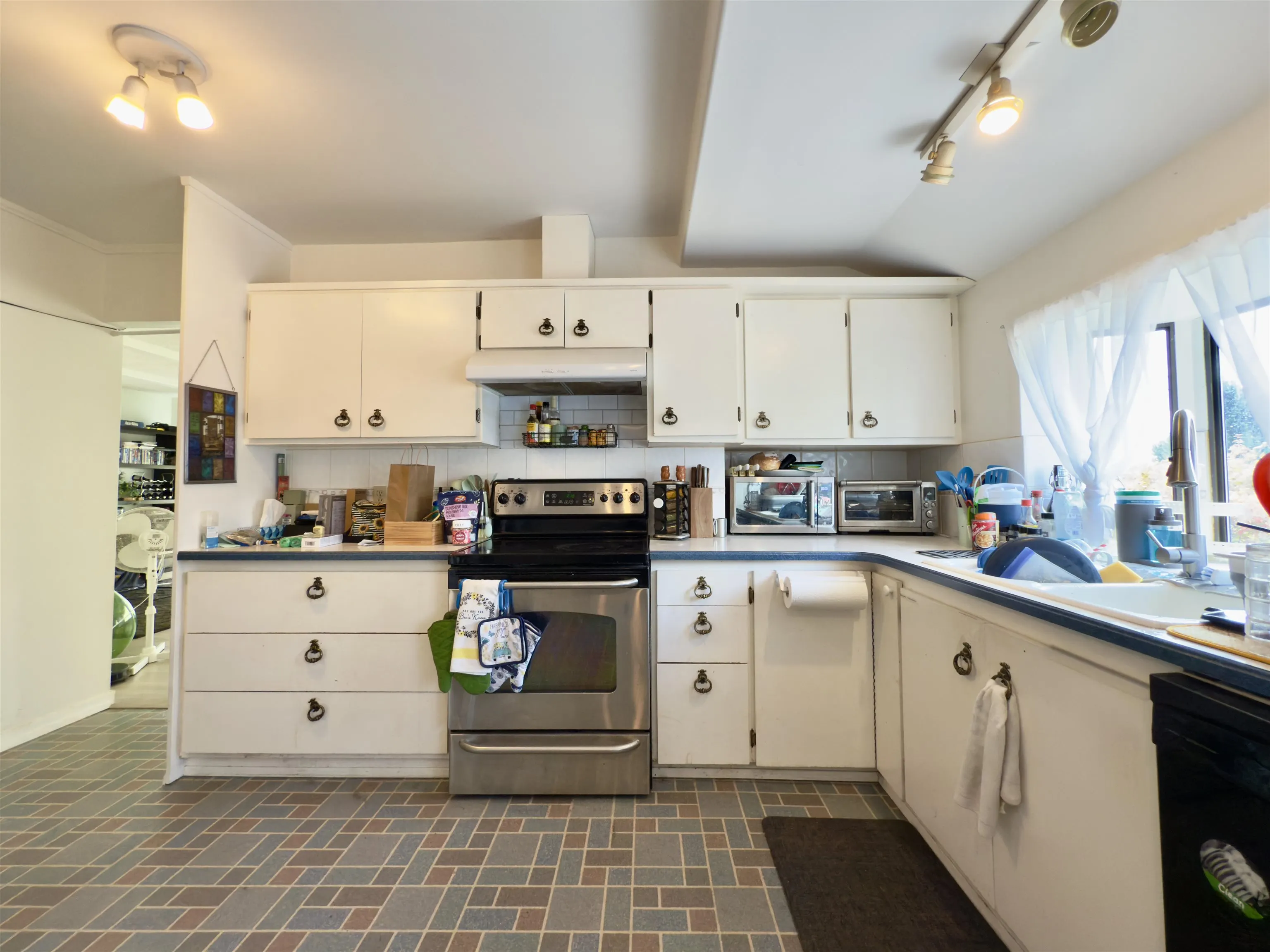 1352 Oxford Street