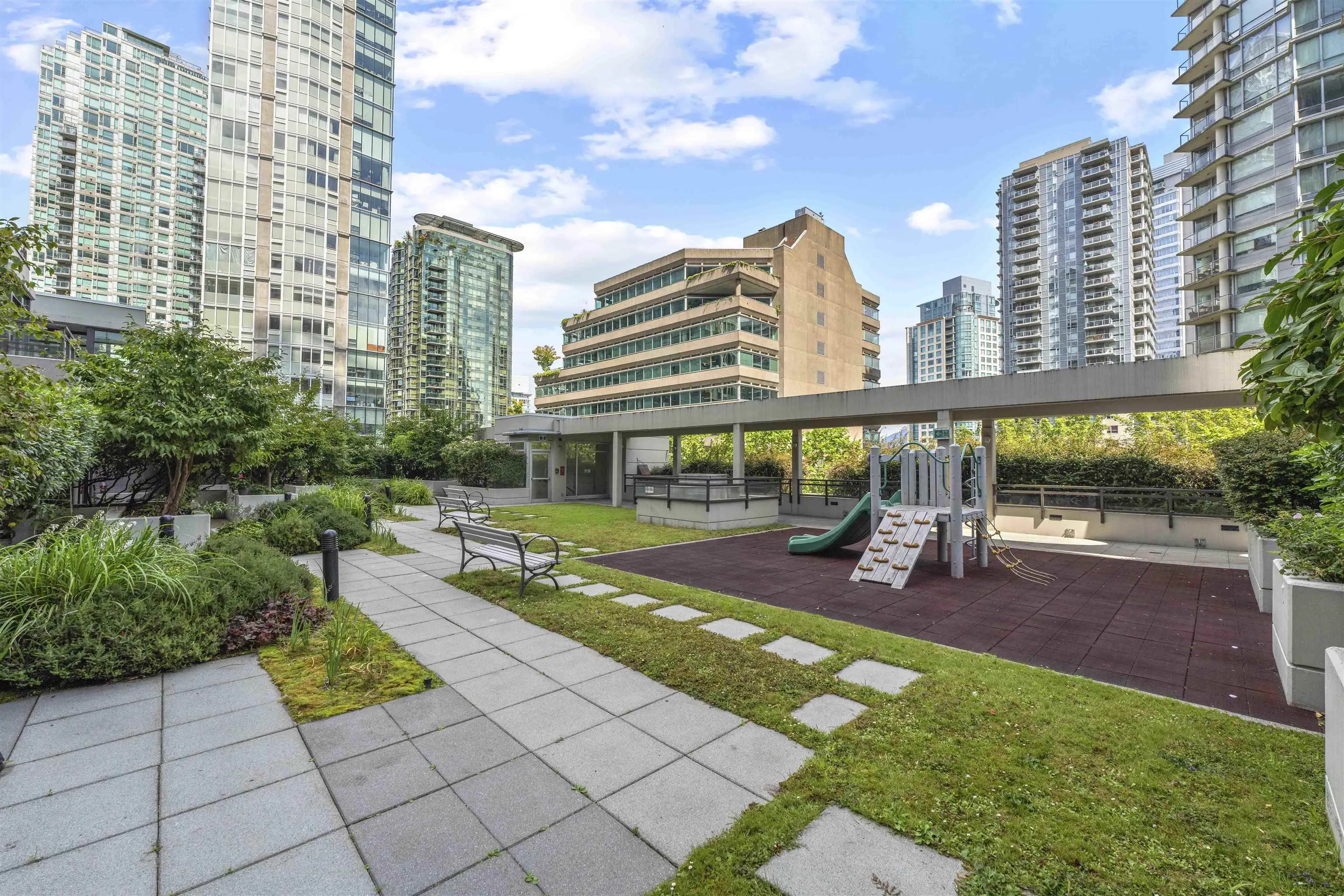 1705 1211 Melville Street