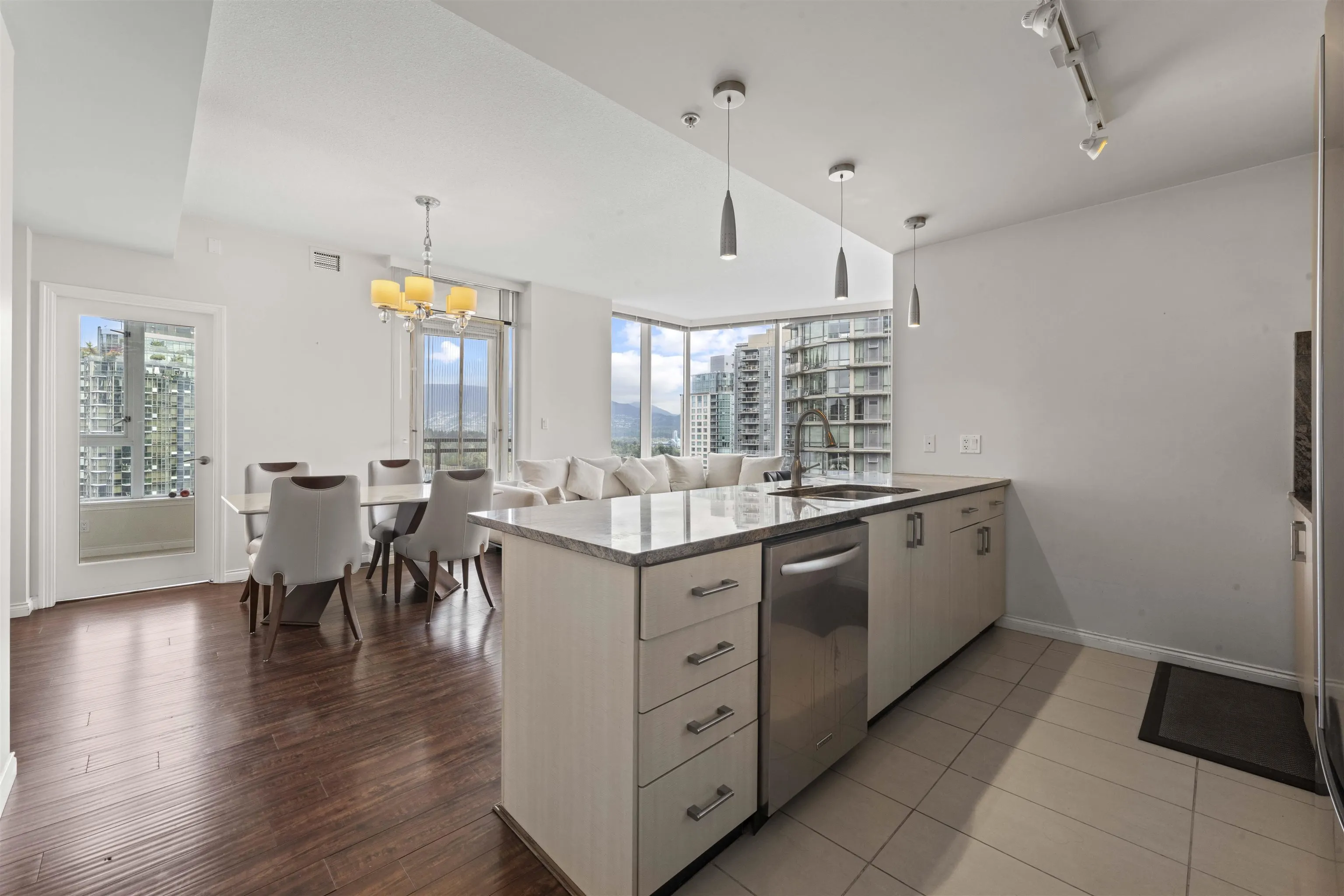 1705 1211 Melville Street