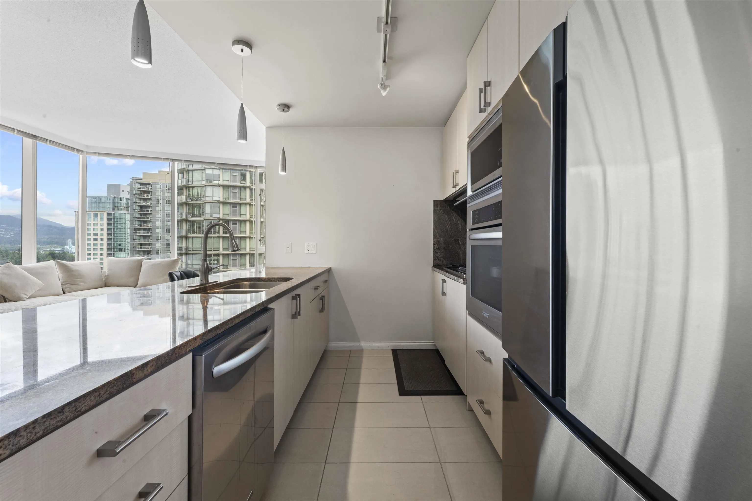 1705 1211 Melville Street