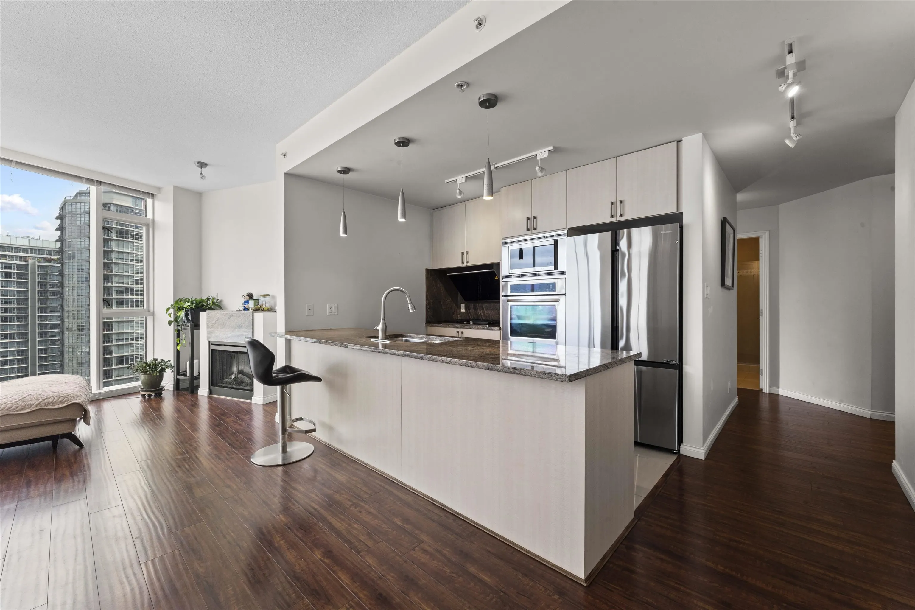 1705 1211 Melville Street