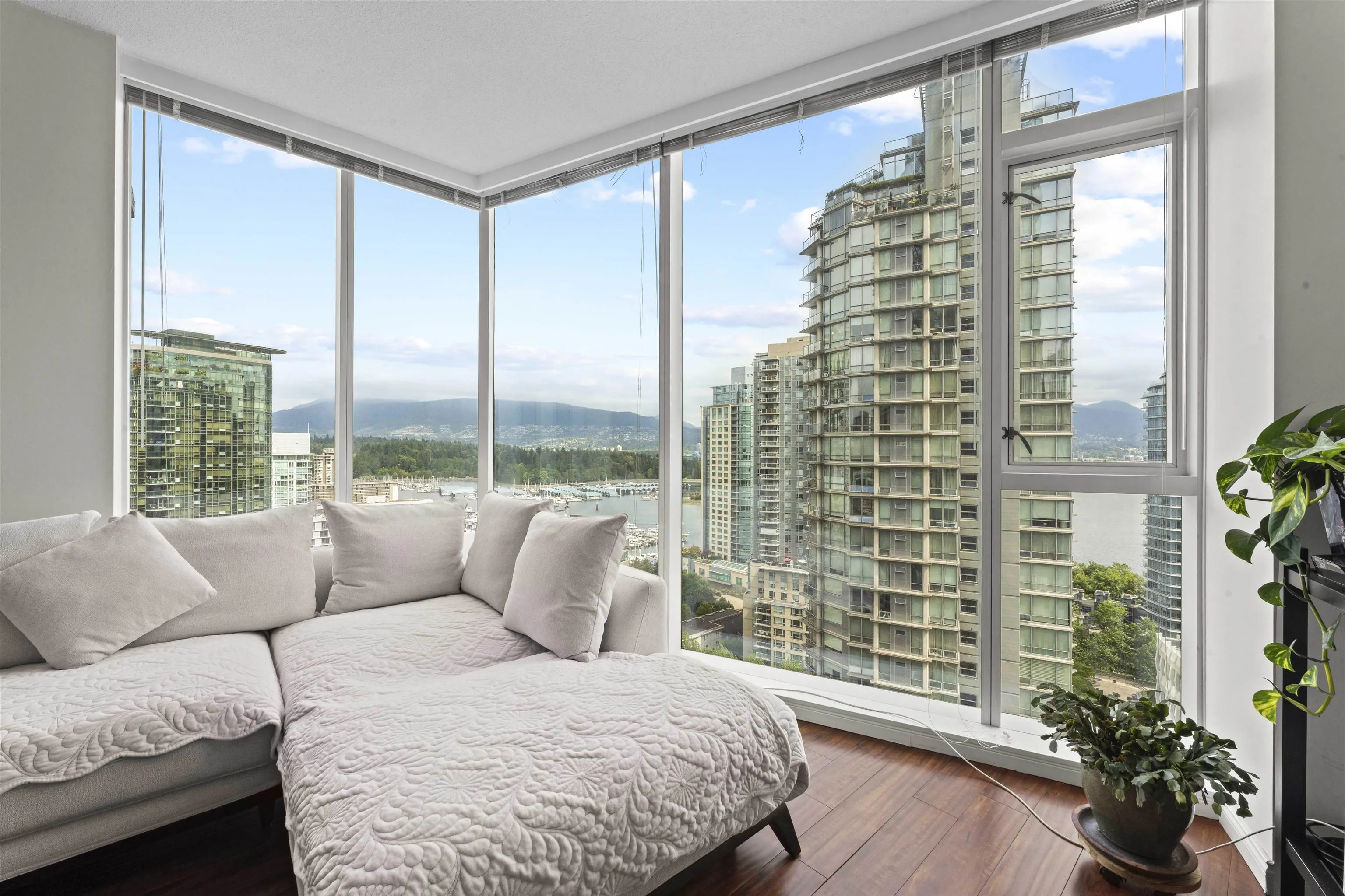 1705 1211 Melville Street