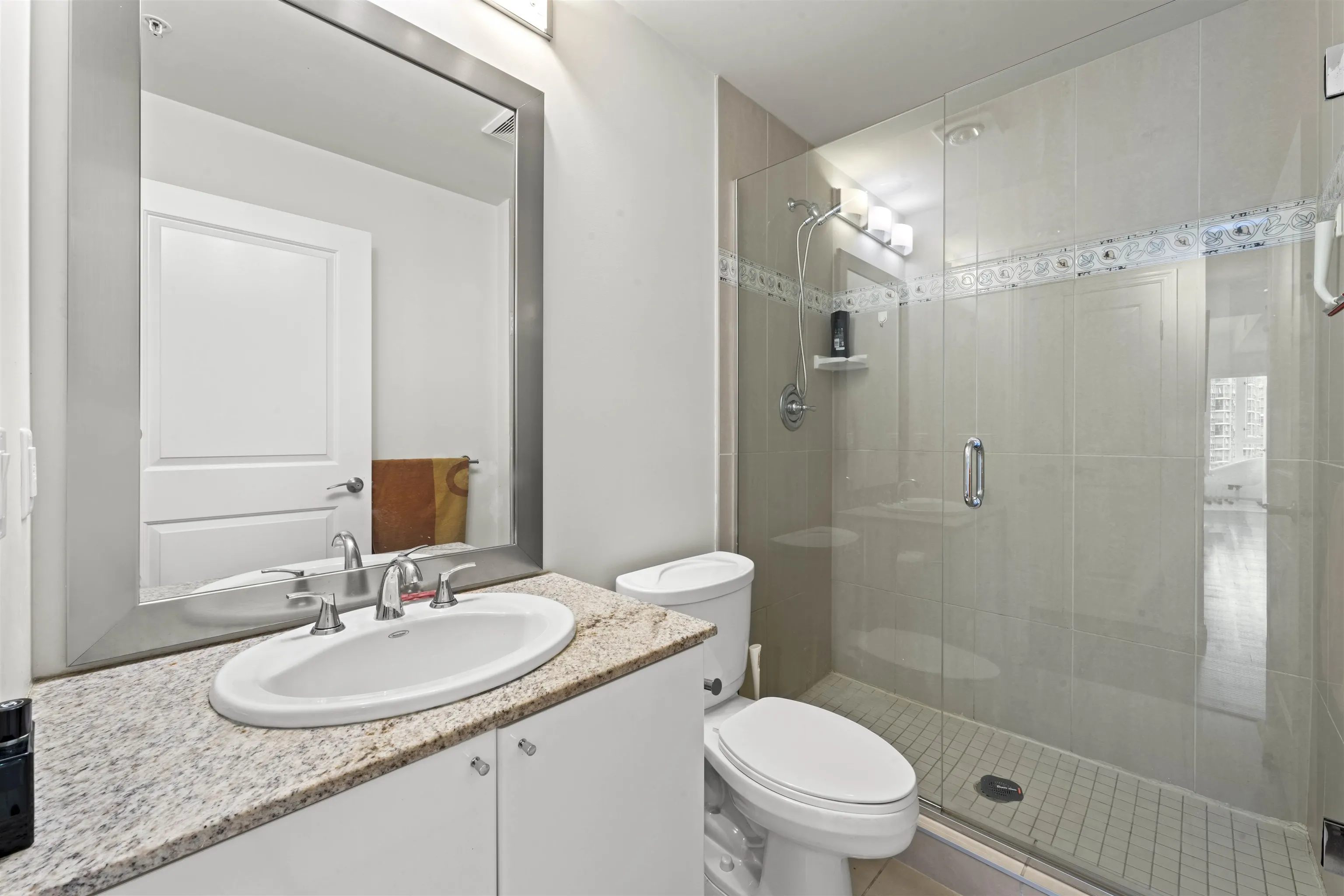 1705 1211 Melville Street