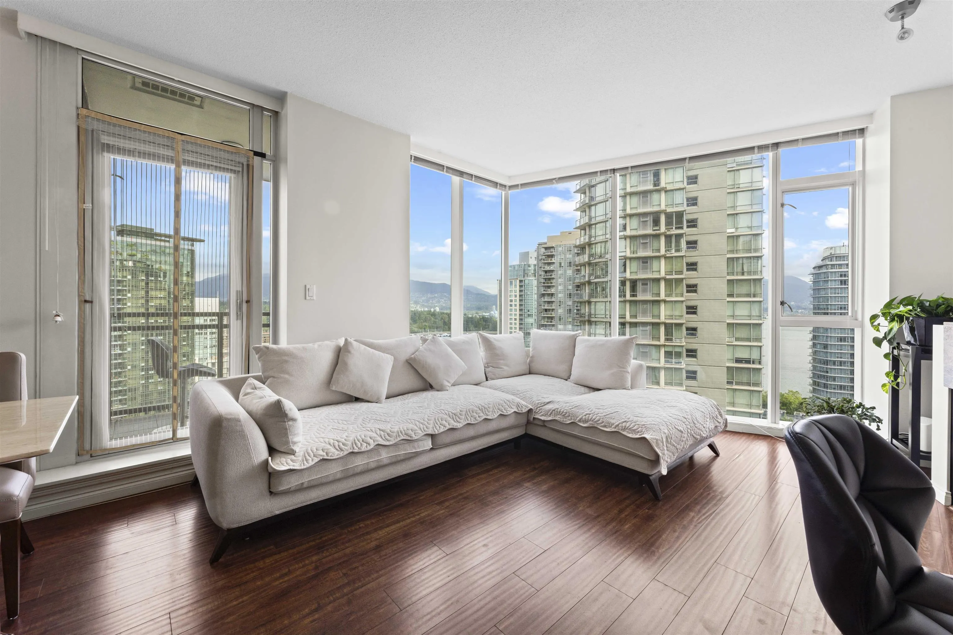 1705 1211 Melville Street