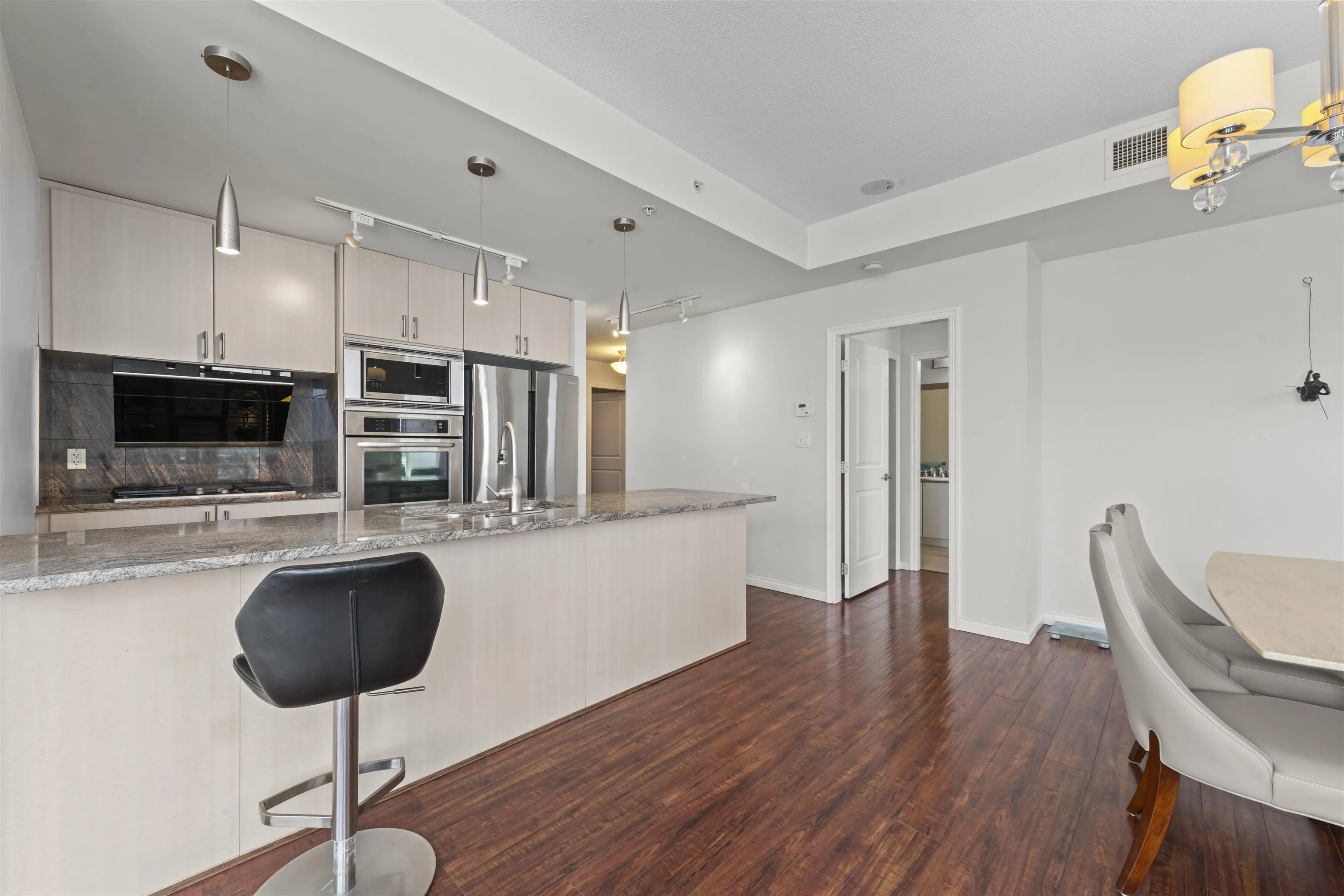 1705 1211 Melville Street