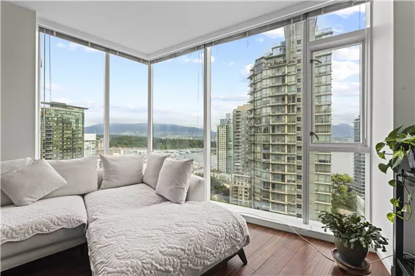 1705 1211 Melville Street