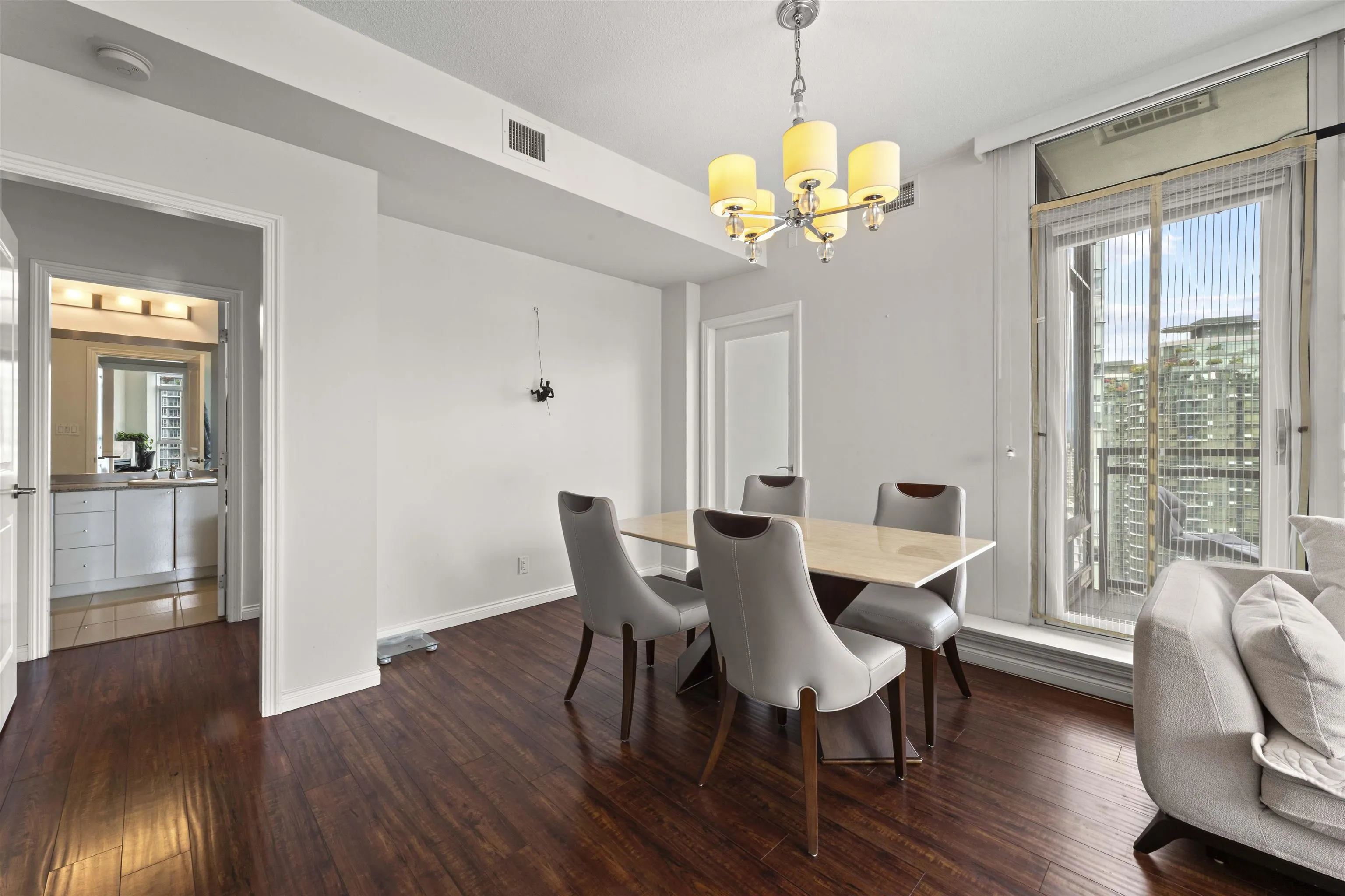 1705 1211 Melville Street