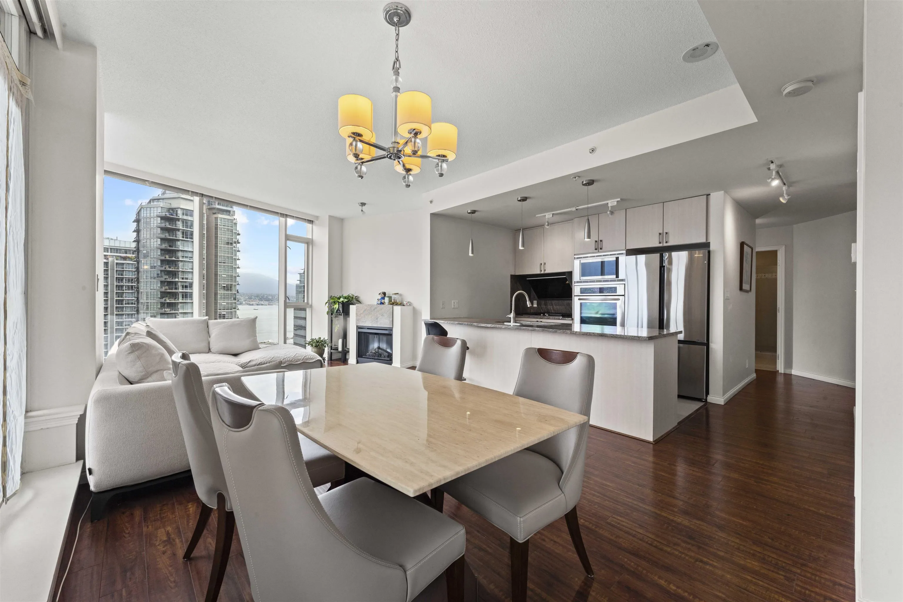 1705 1211 Melville Street