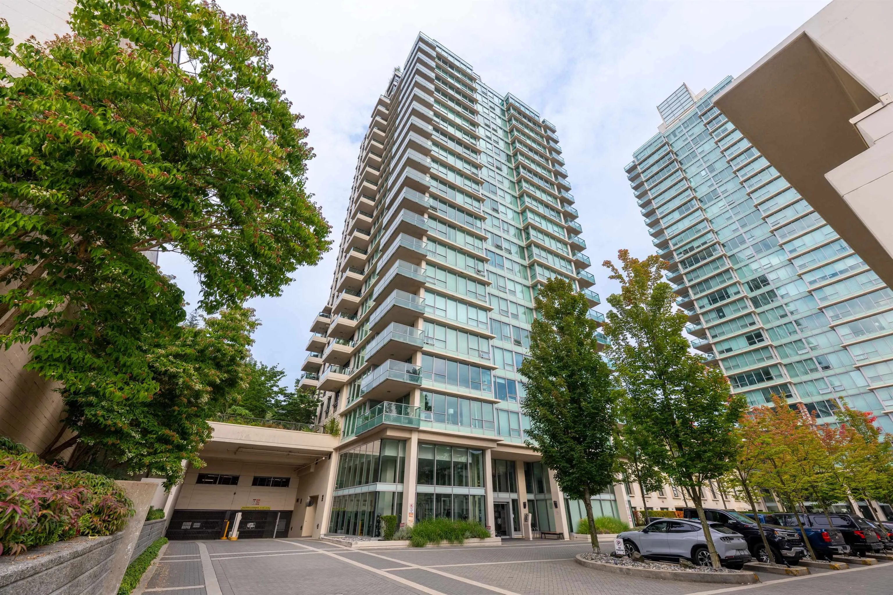 1403 2200 Douglas Road