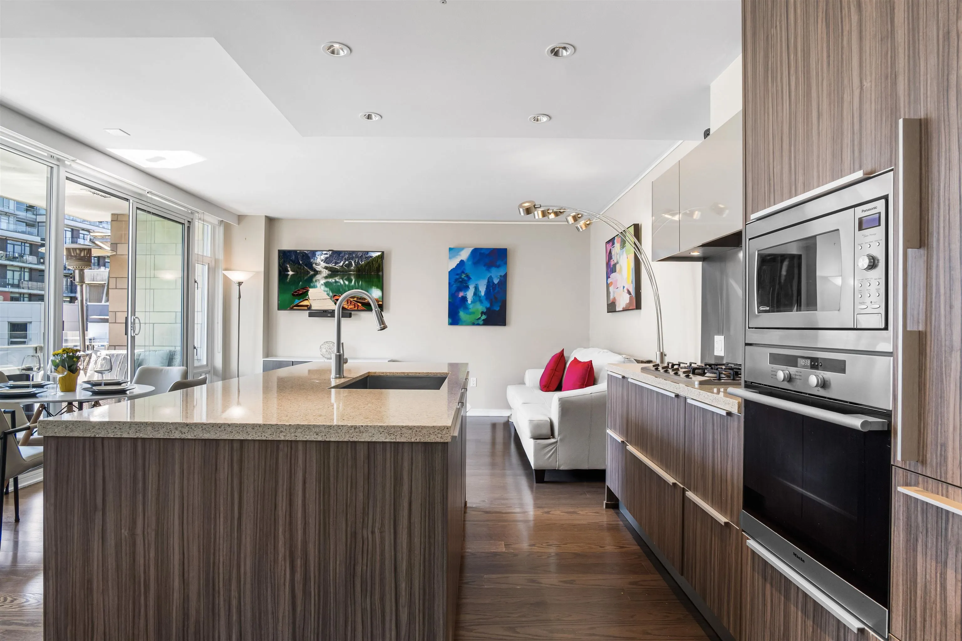 709 77 Walter Hardwick Avenue