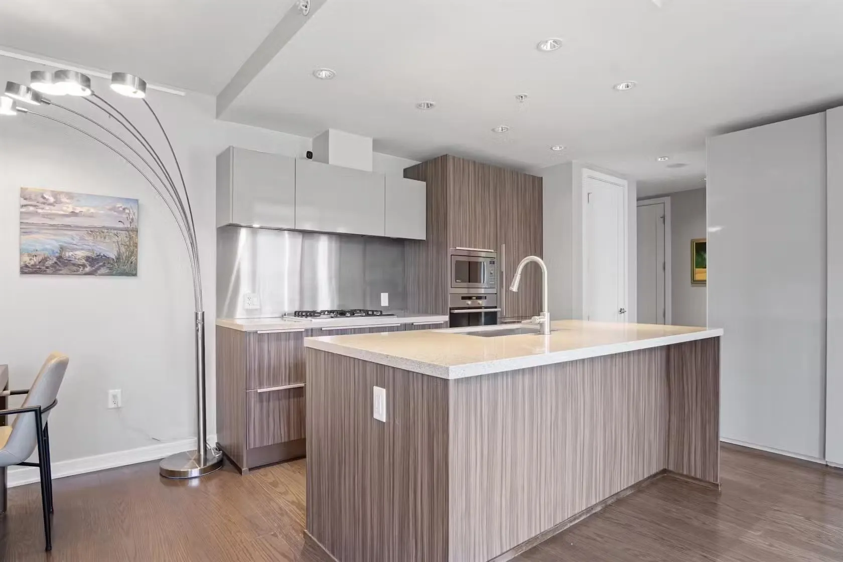 709 77 Walter Hardwick Avenue