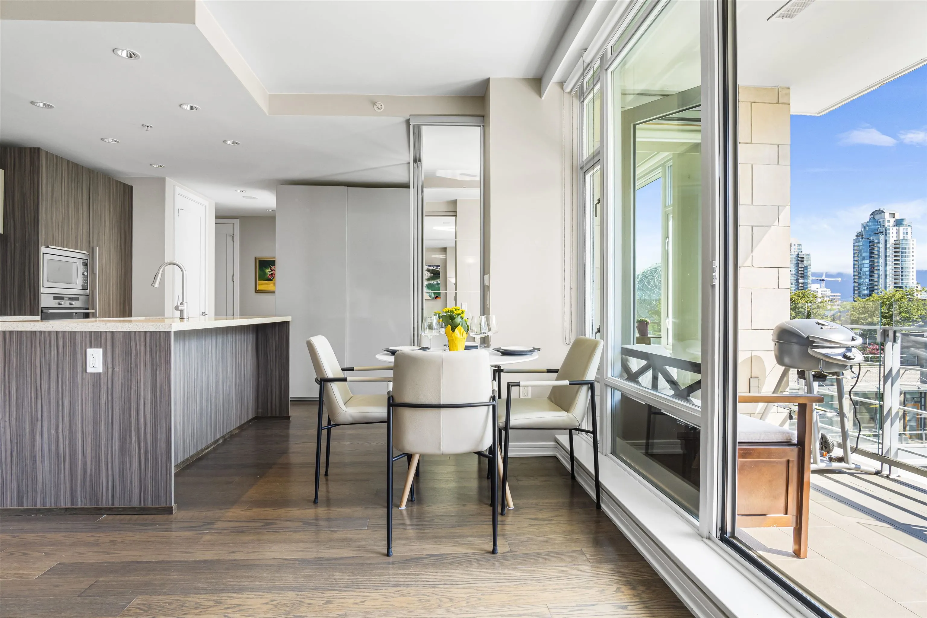 709 77 Walter Hardwick Avenue