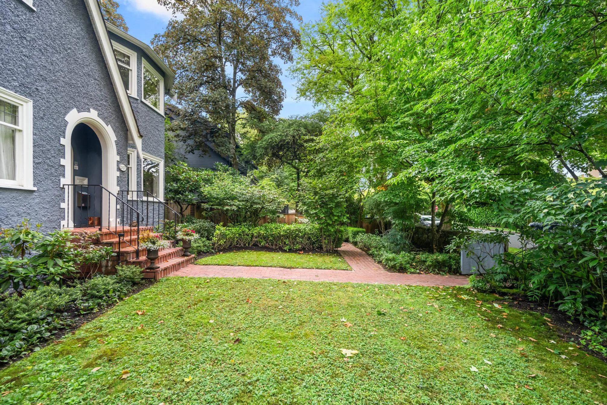 2527 W 37th Avenue