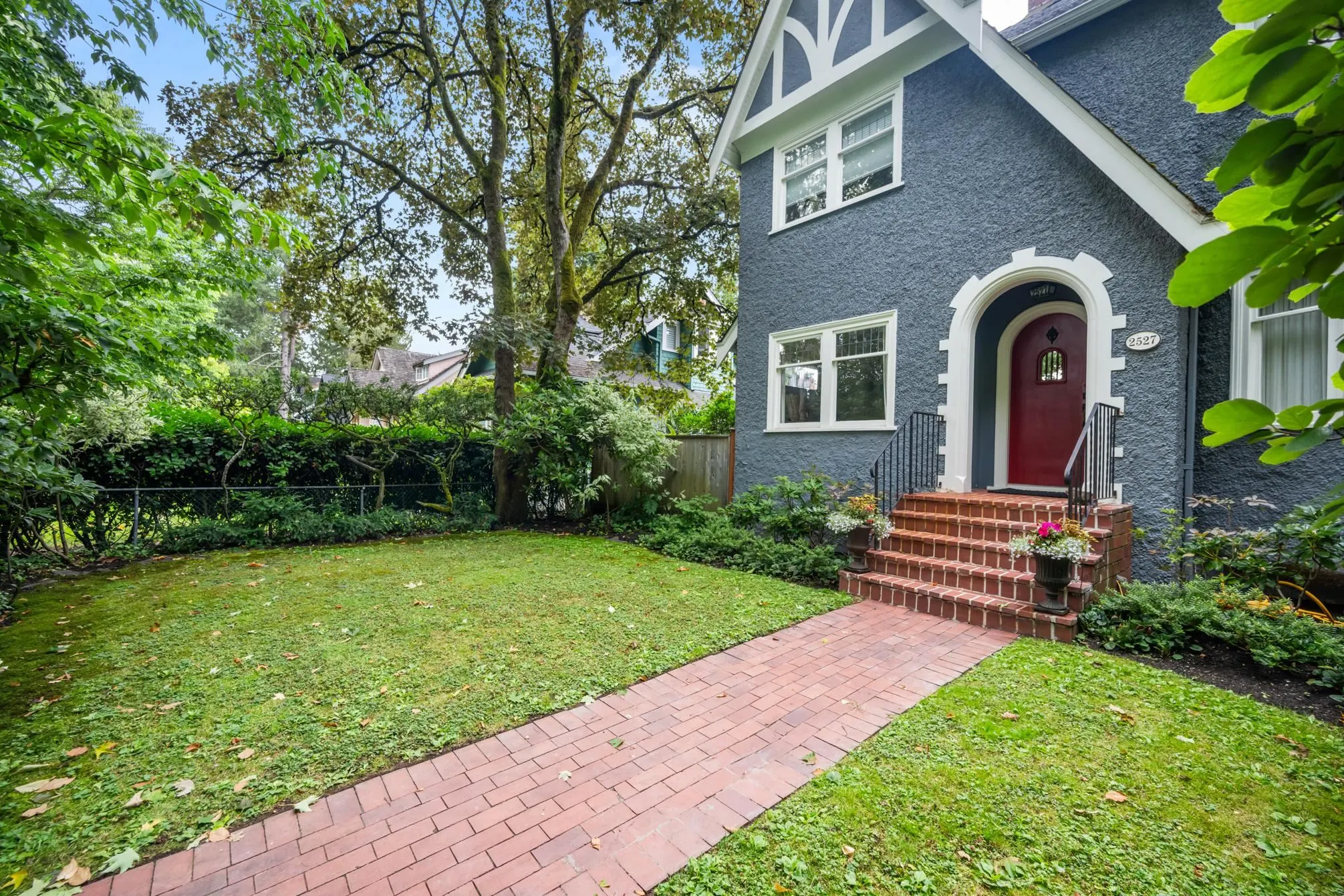 2527 W 37th Avenue