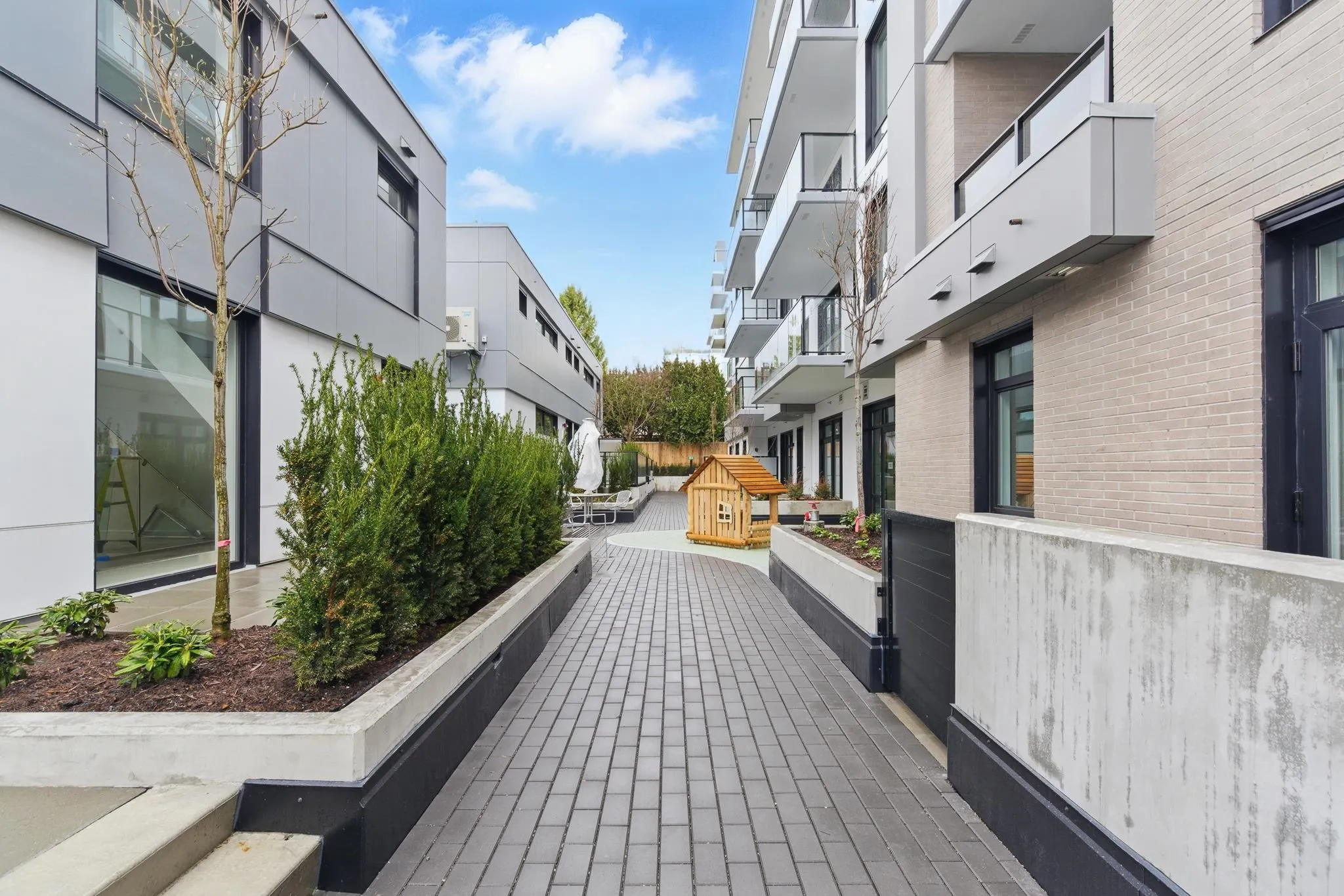 310 6859 Cambie Street