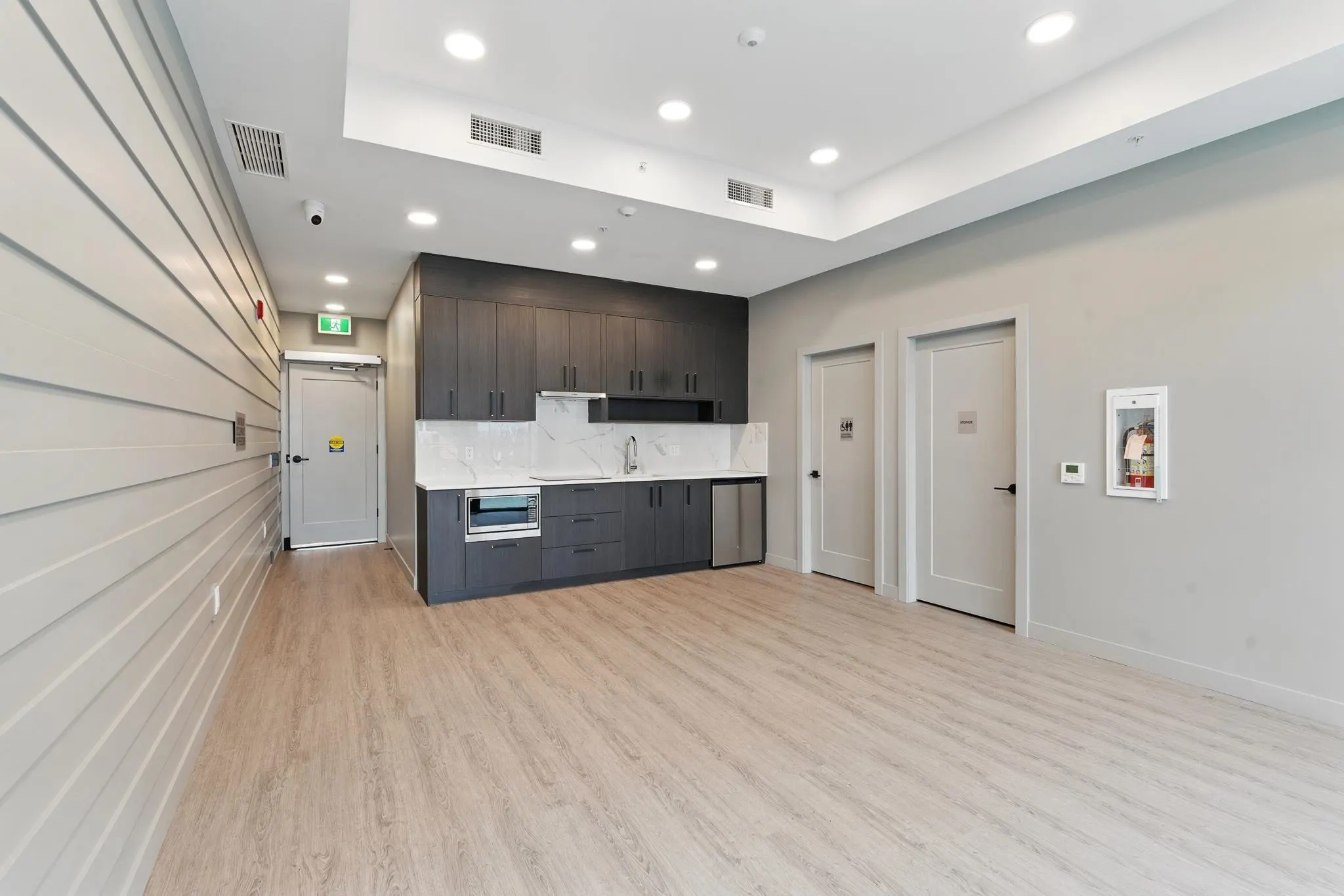310 6859 Cambie Street