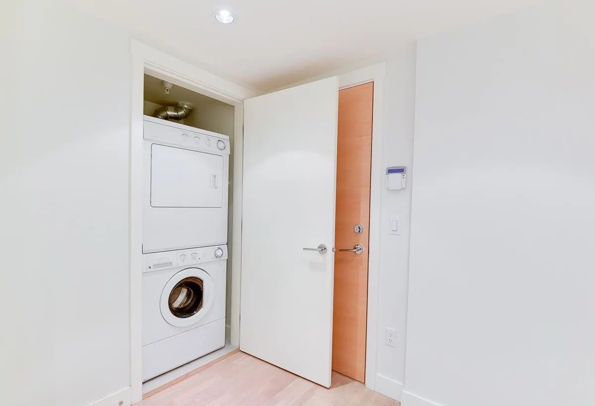 309 4355 W 10th Avenue