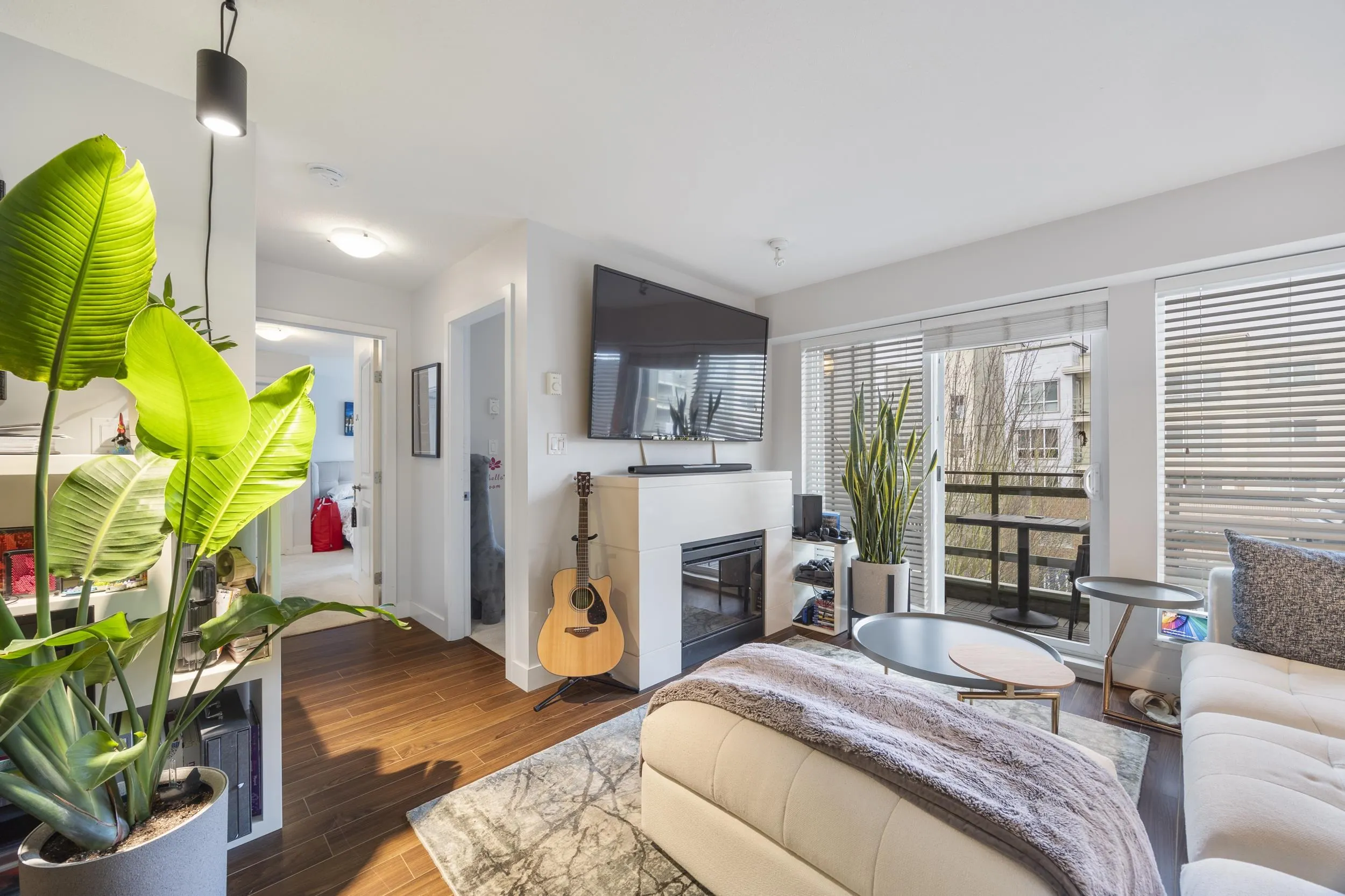 201 15745 Croydon Drive