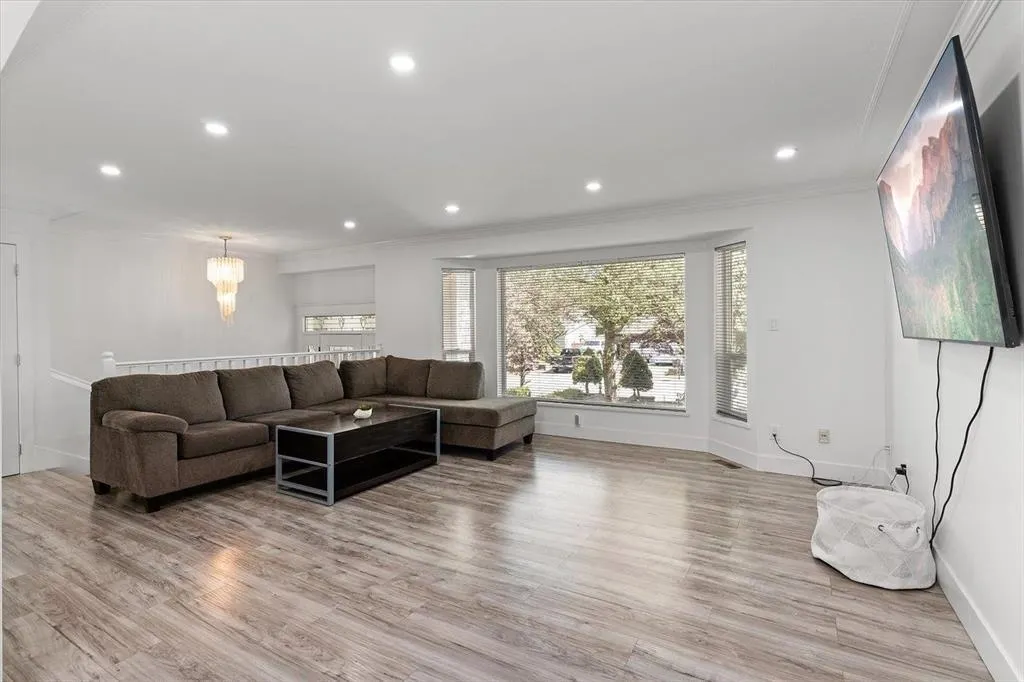 6755 Lorne Drive