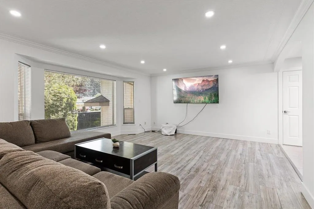 6755 Lorne Drive