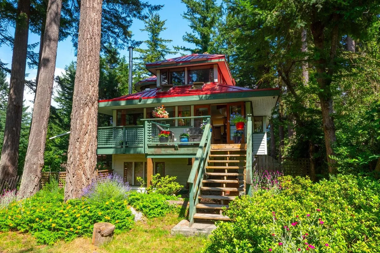 1261 Eagle's Nest Road
