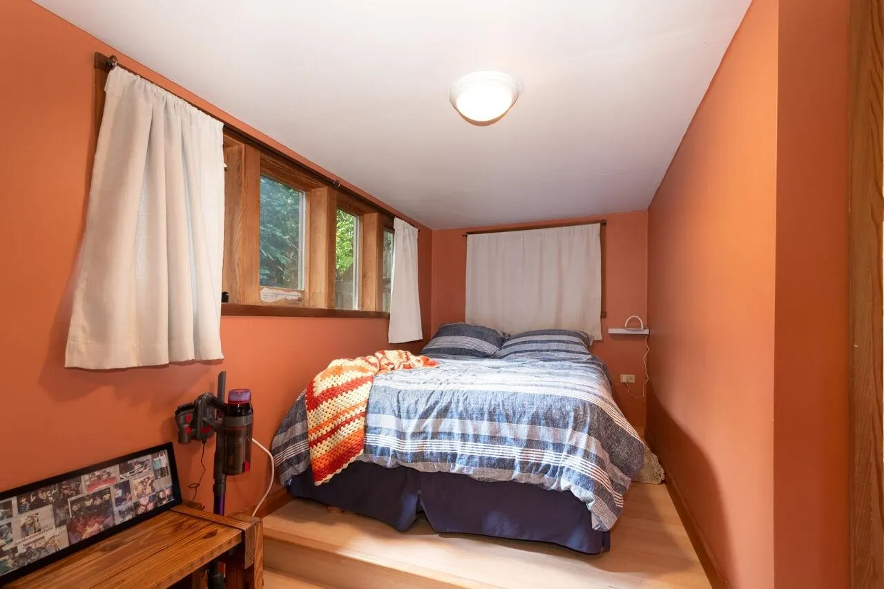1261 Eagle's Nest Road