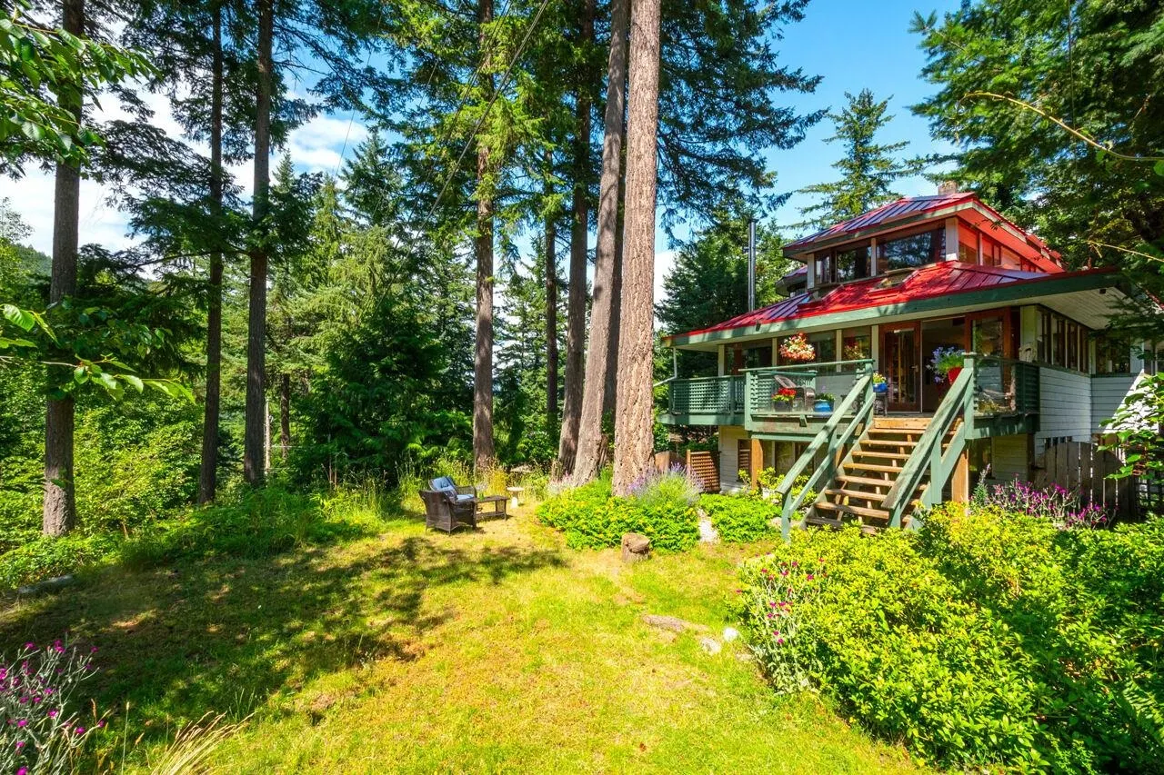 1261 Eagle's Nest Road