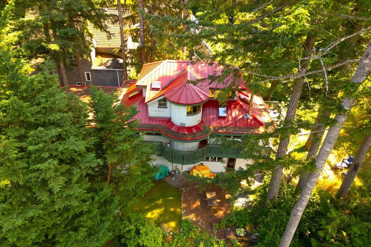 1261 Eagle's Nest Road