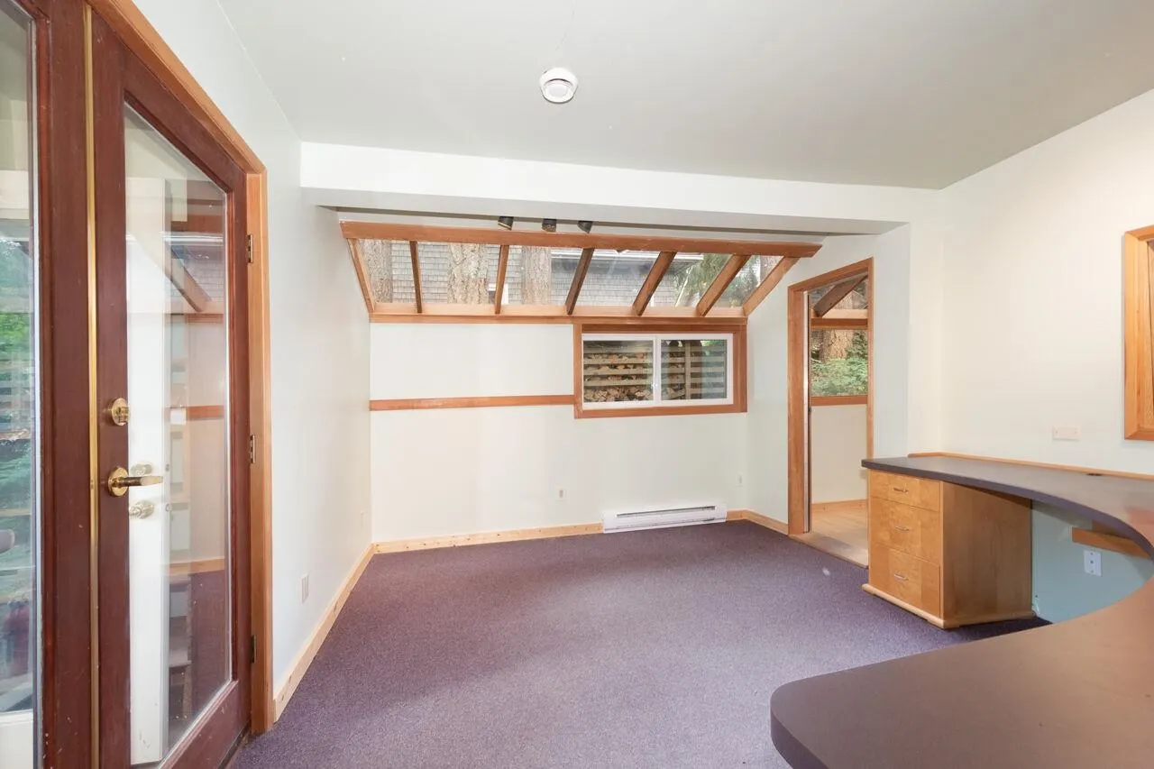 1261 Eagle's Nest Road