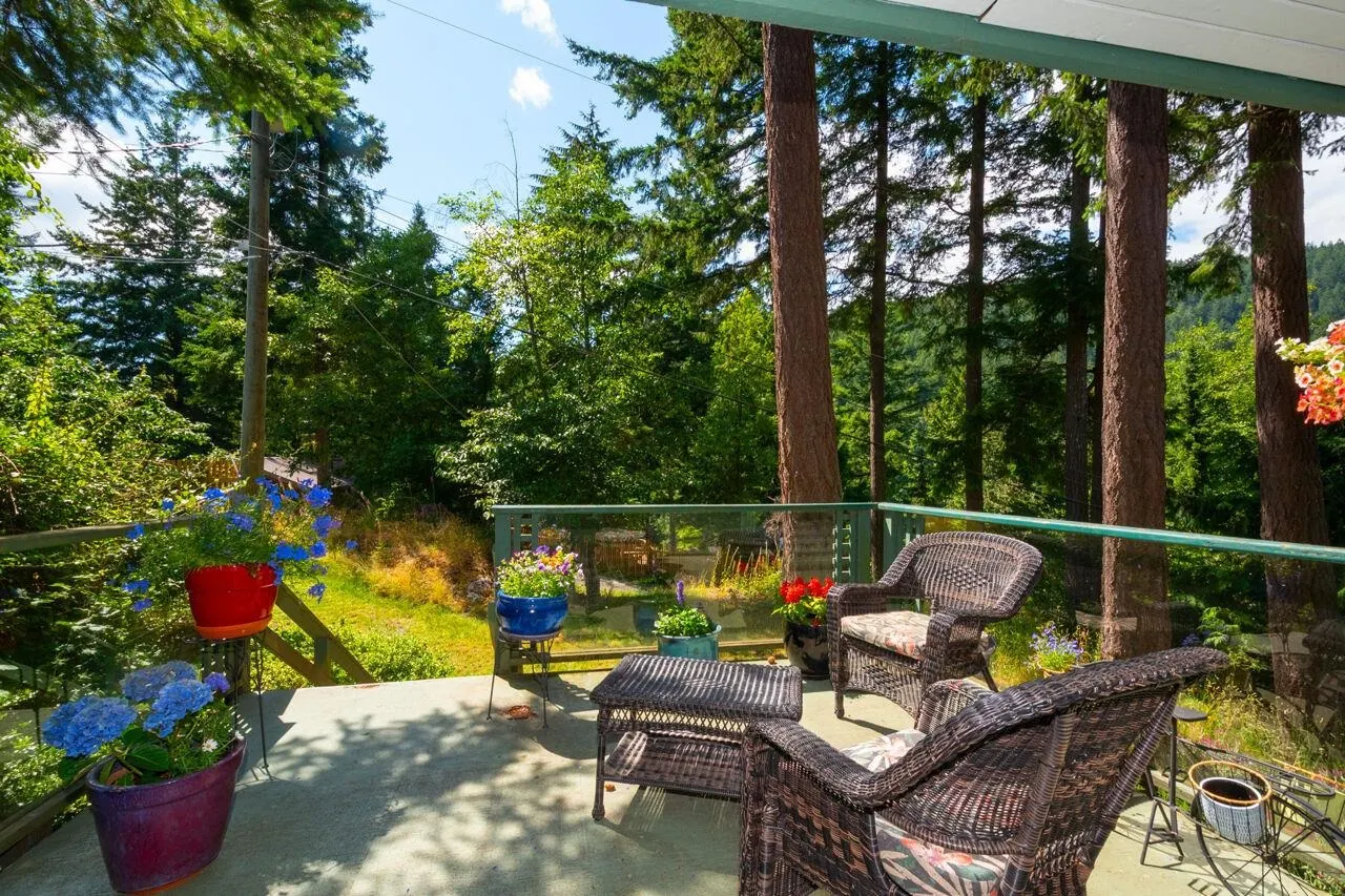1261 Eagle's Nest Road