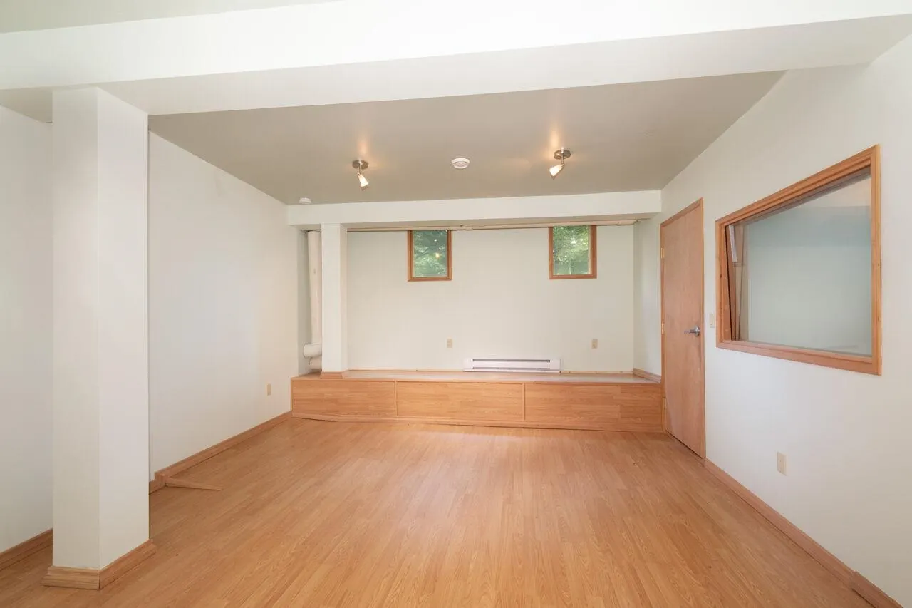 1261 Eagle's Nest Road