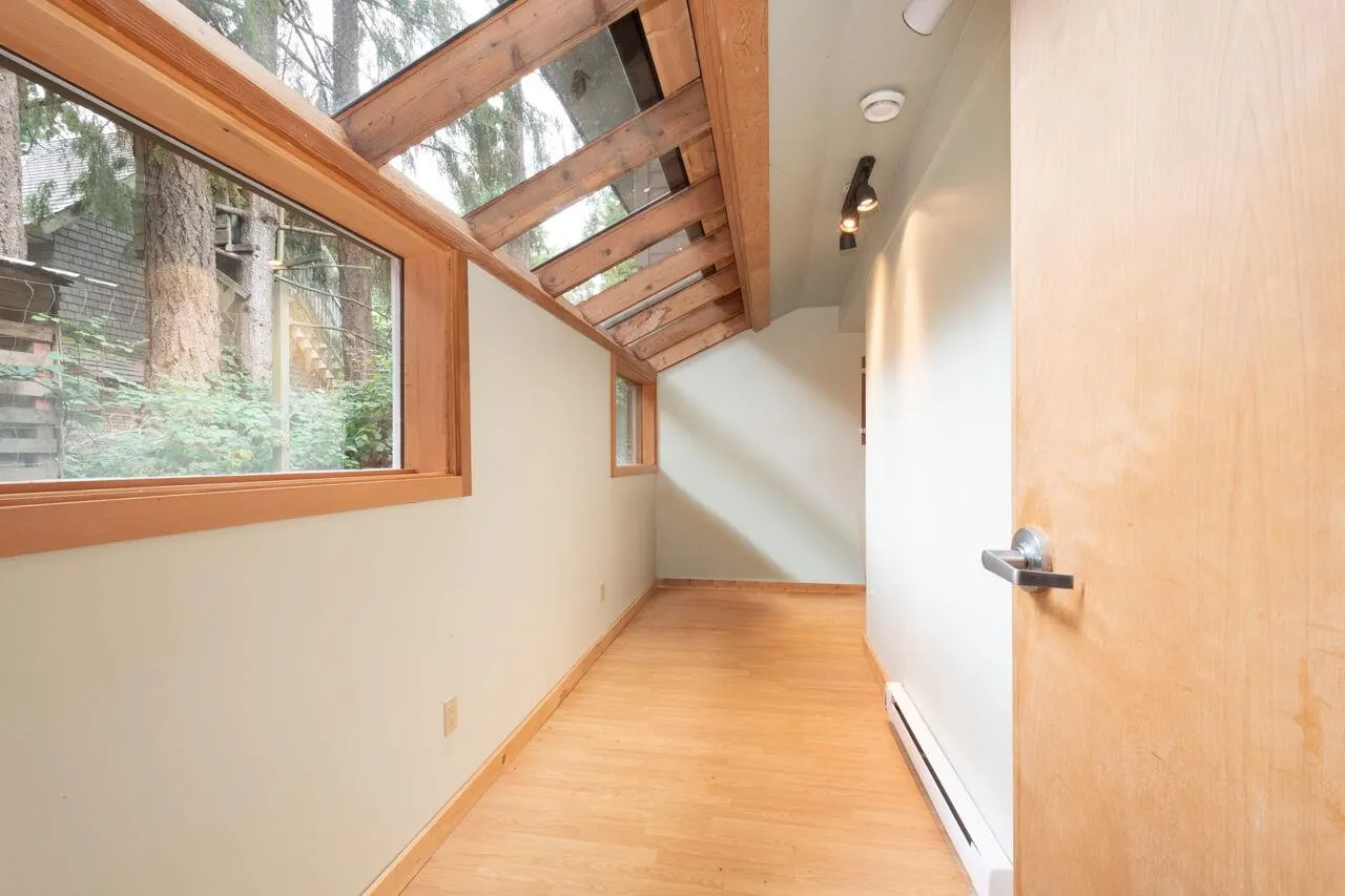 1261 Eagle's Nest Road