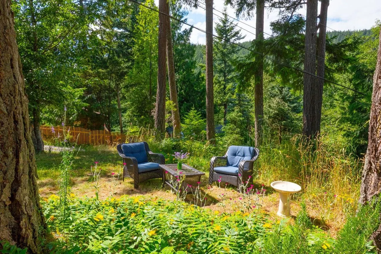 1261 Eagle's Nest Road