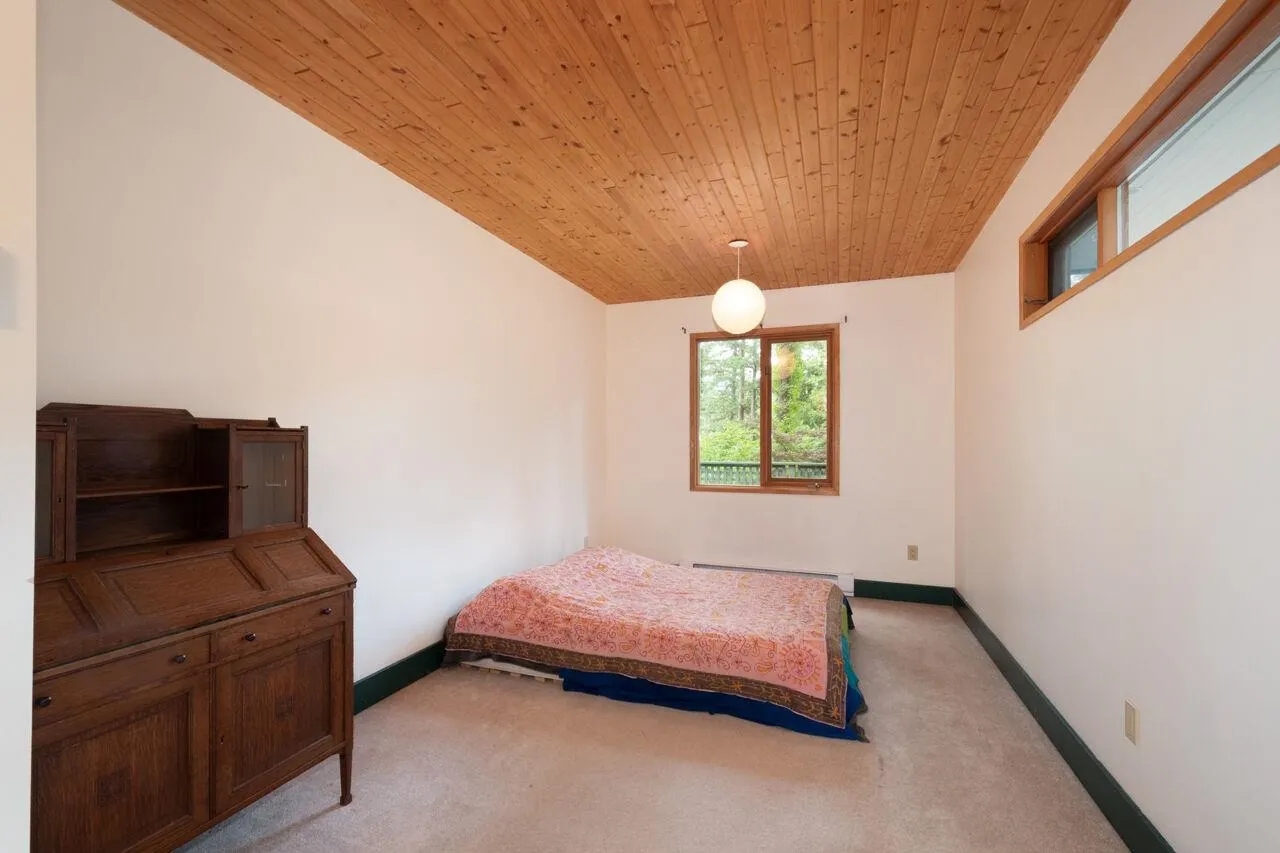 1261 Eagle's Nest Road