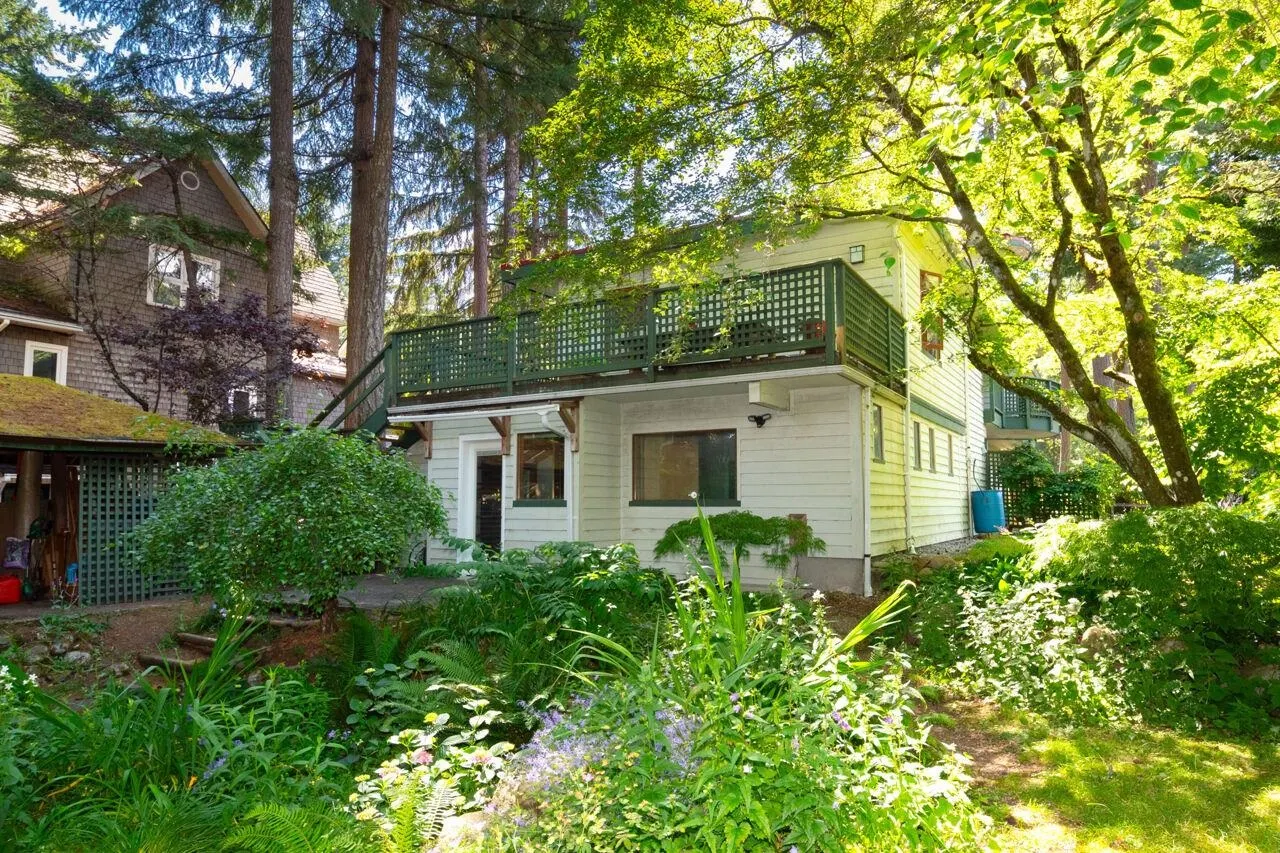 1261 Eagle's Nest Road