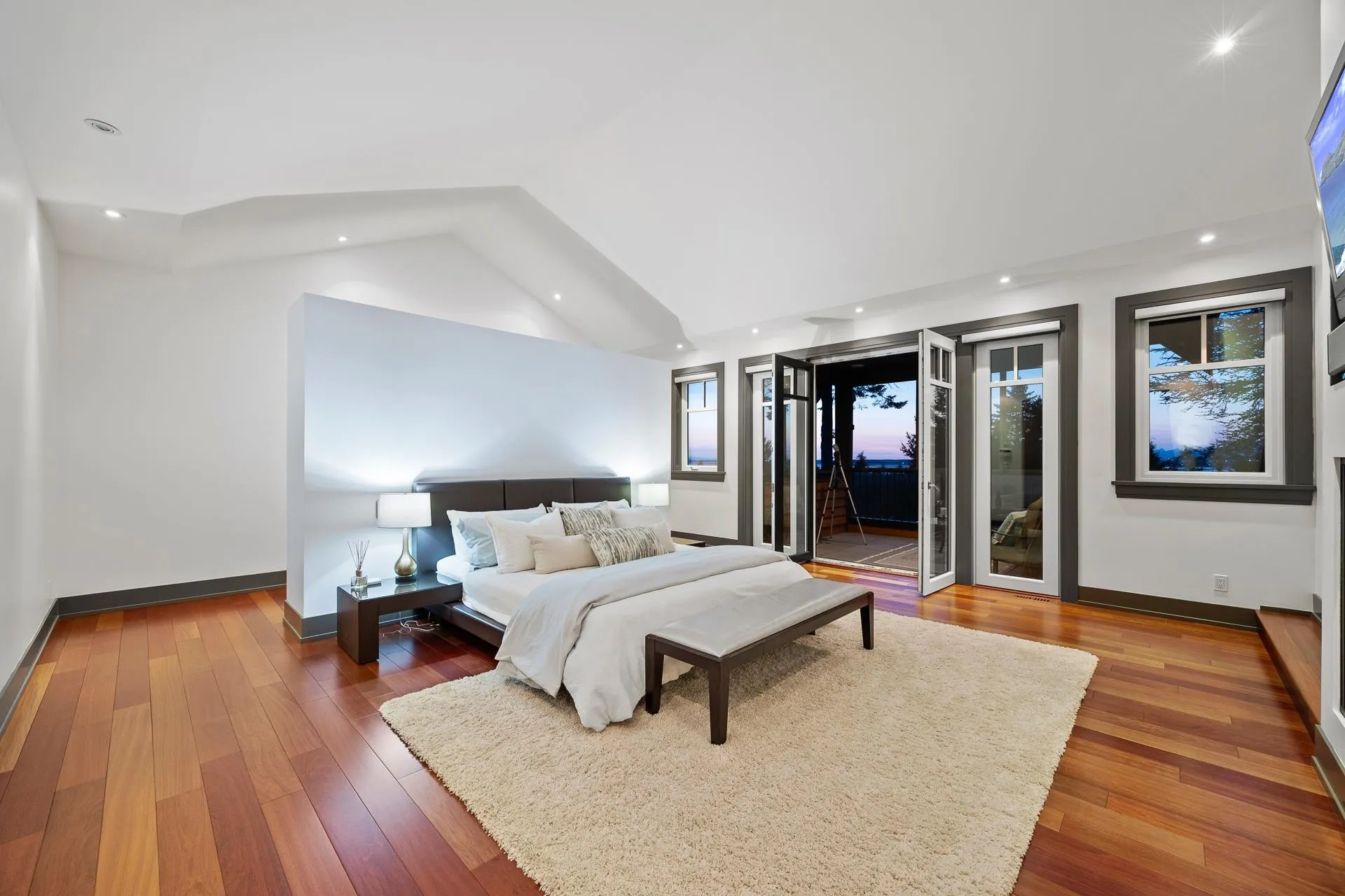 2737 Crescent Drive