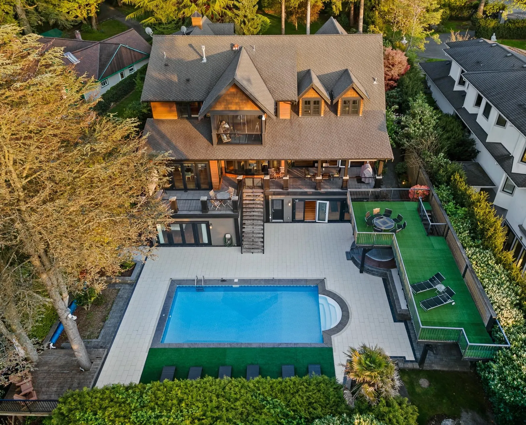 2737 Crescent Drive