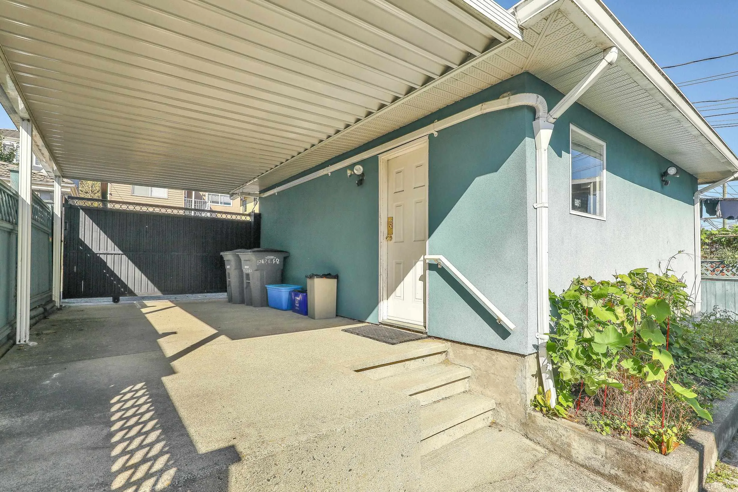 1257 E 60th Avenue