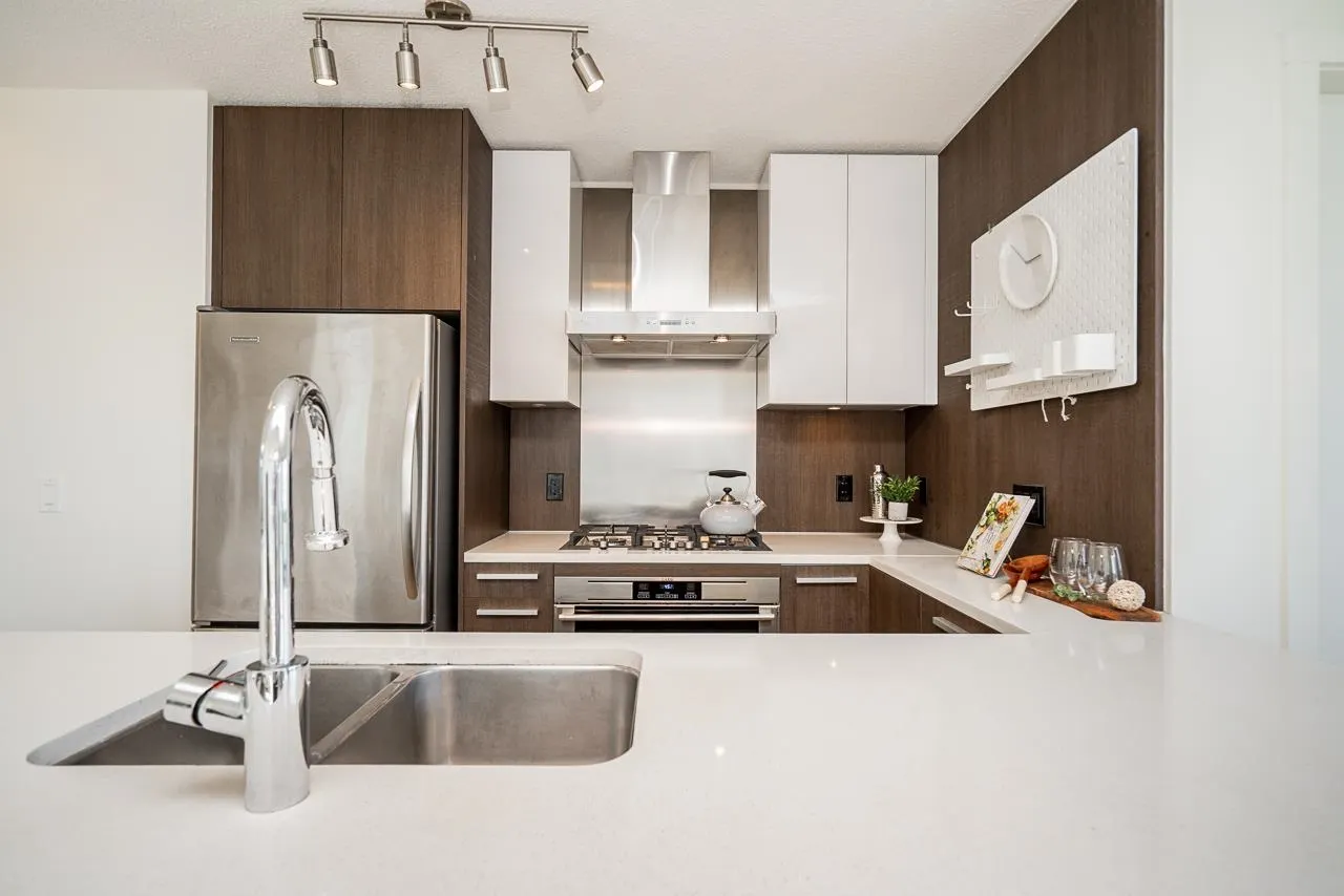 2203 3007 Glen Drive