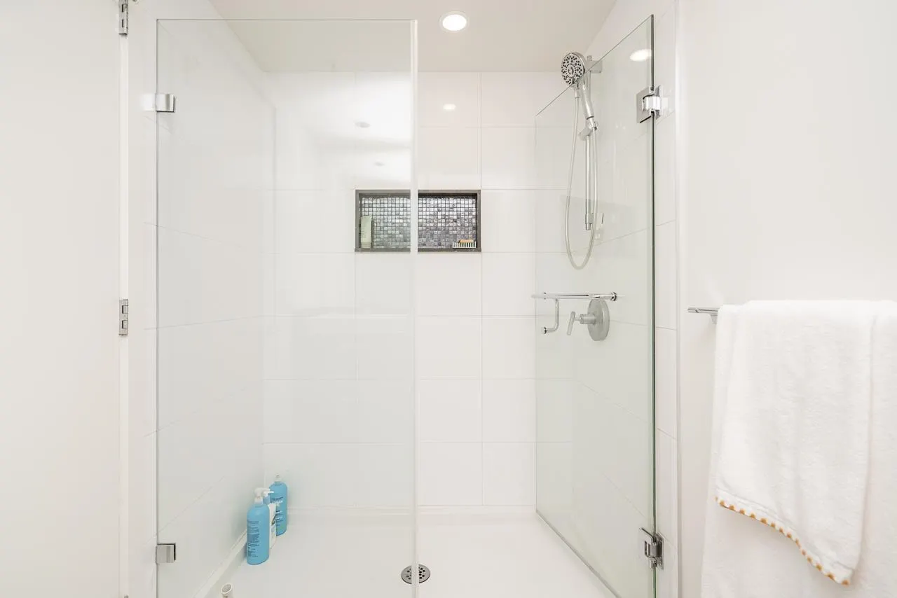 2203 3007 Glen Drive