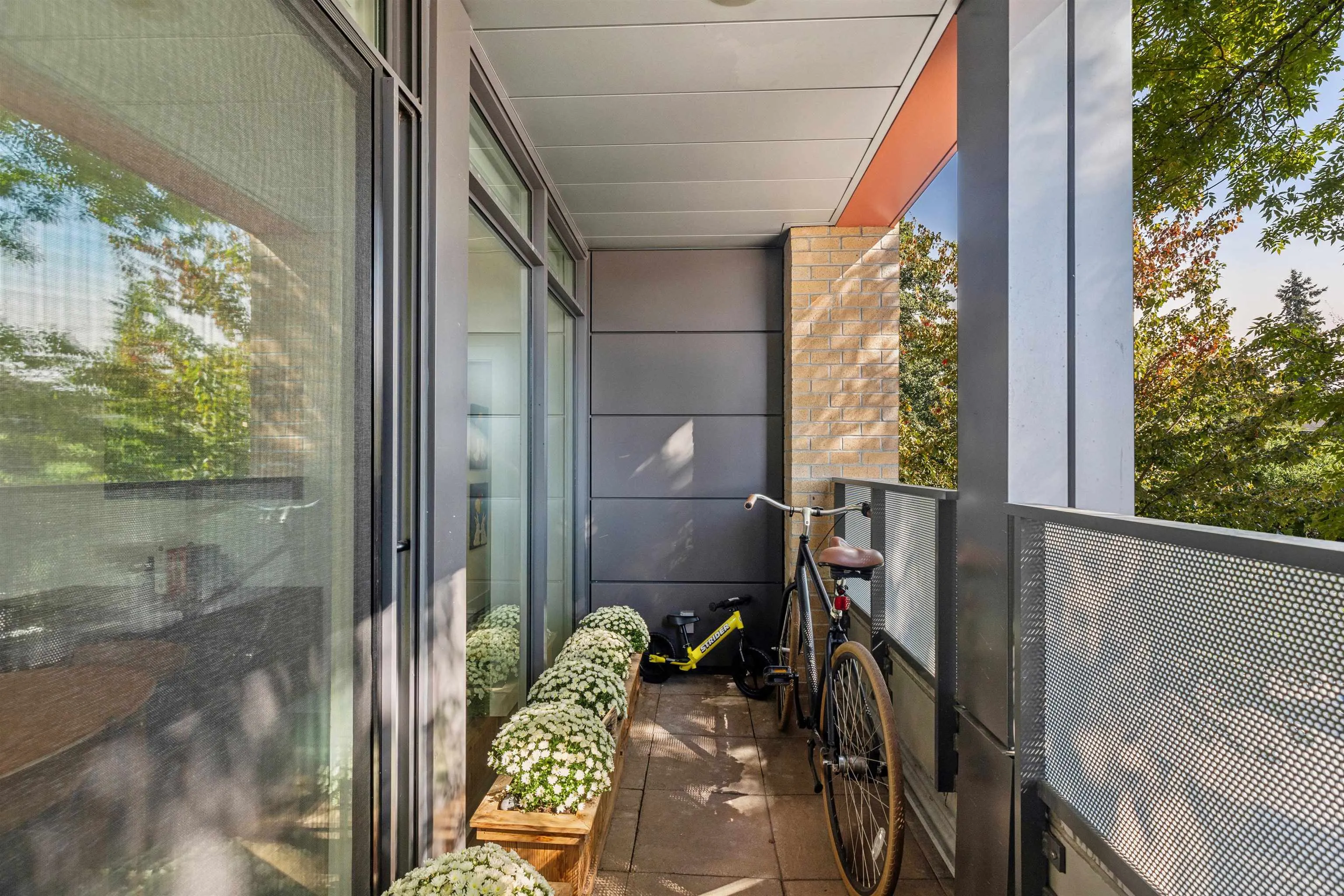 214 2250 Commercial Drive