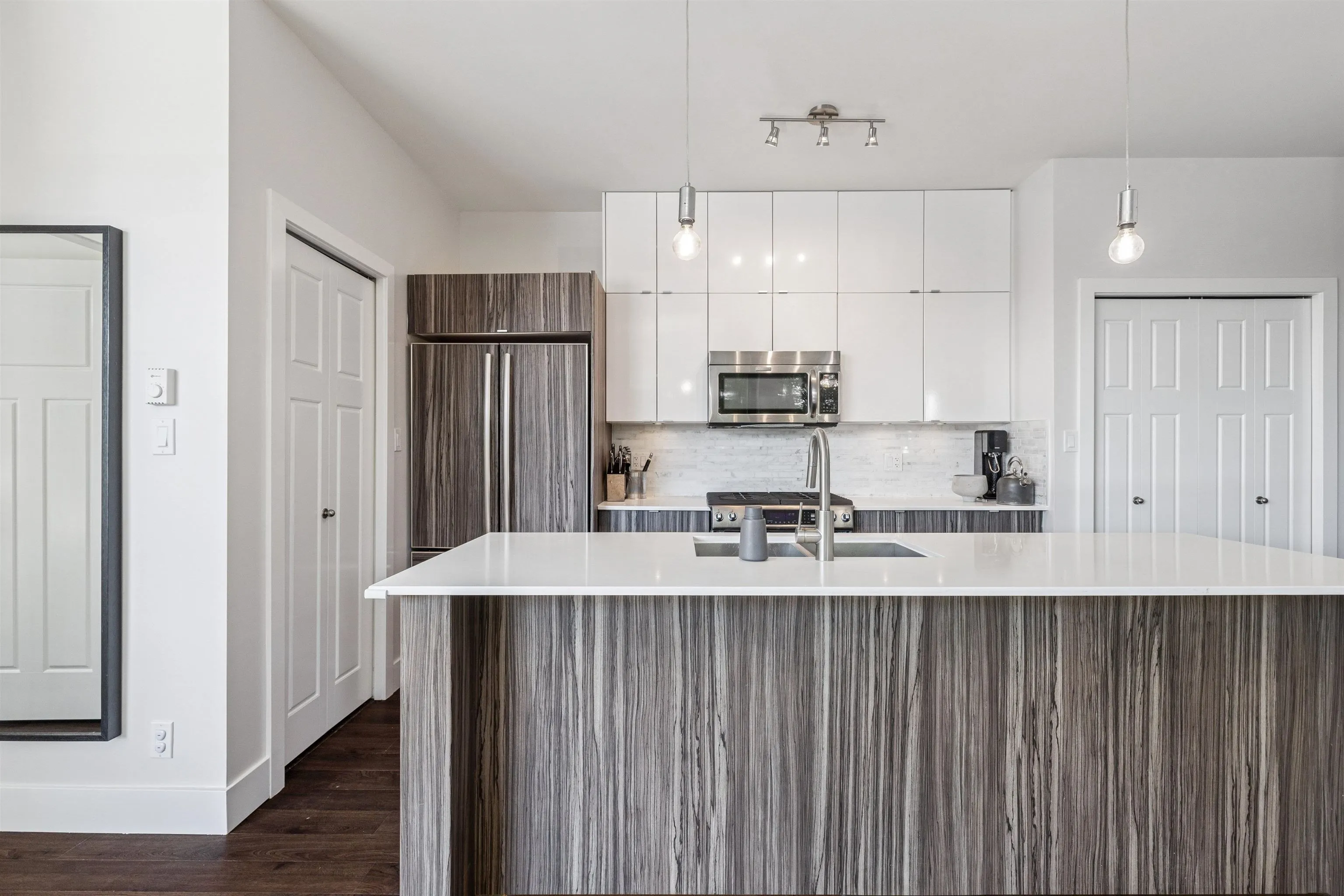 214 2250 Commercial Drive