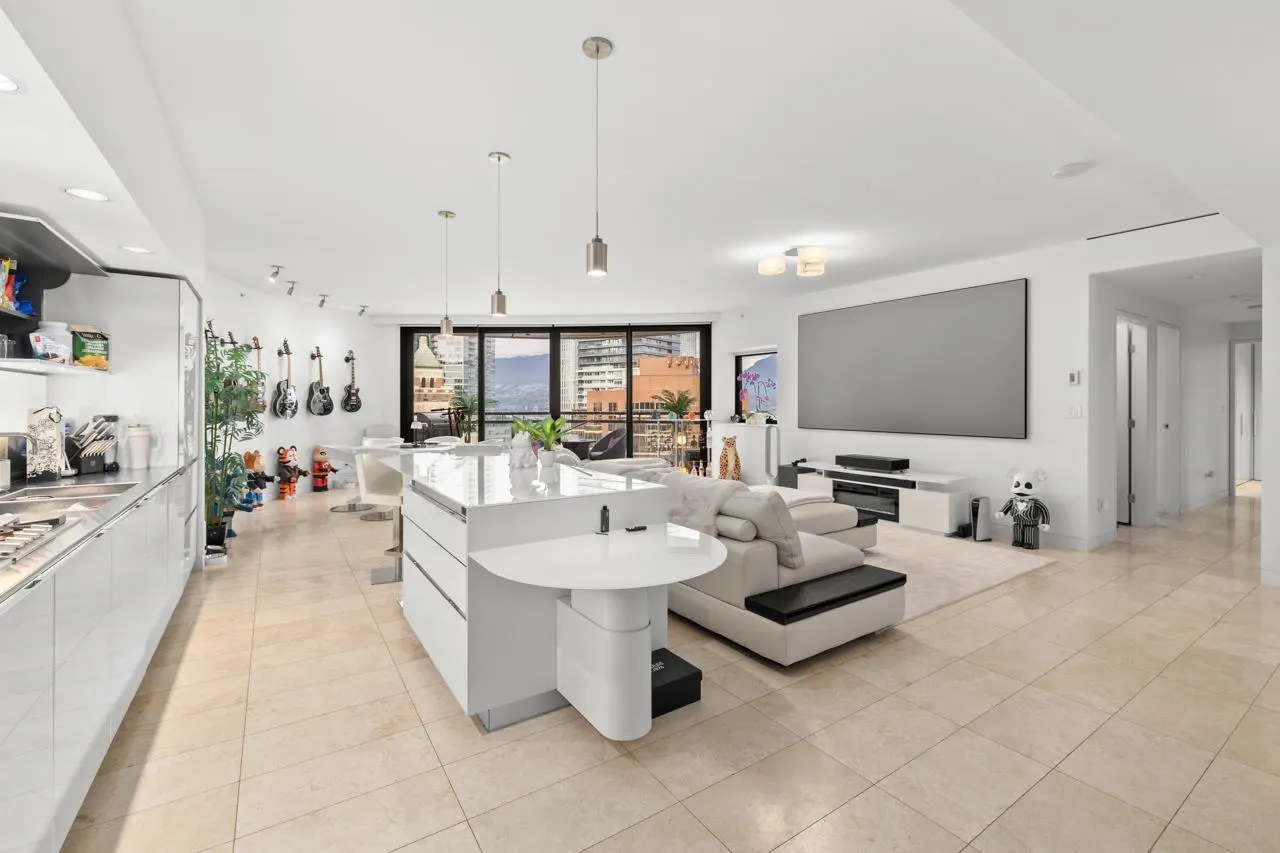2306 838 W Hastings Street