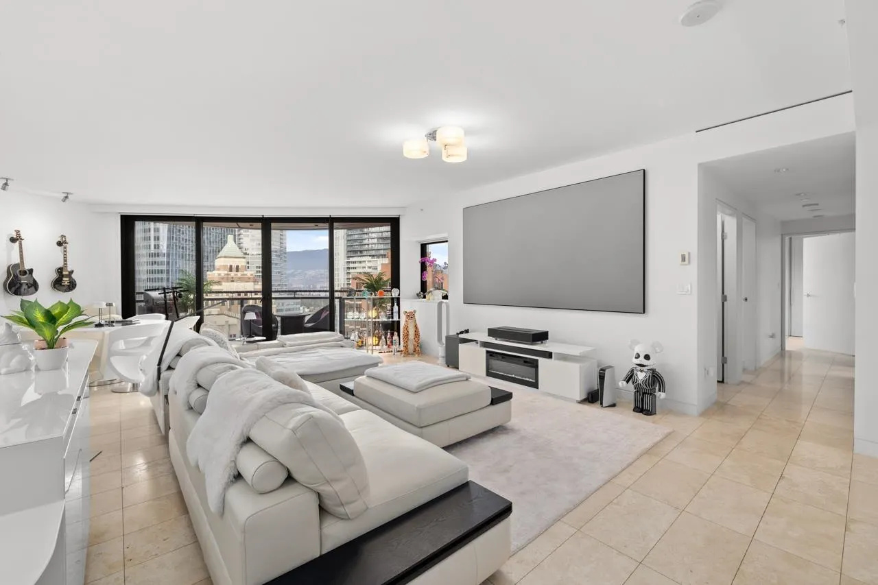 2306 838 W Hastings Street