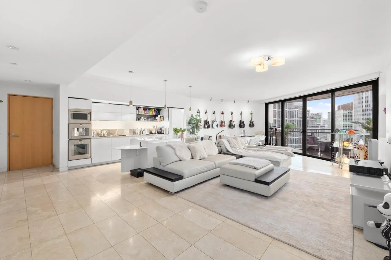 2306 838 W Hastings Street