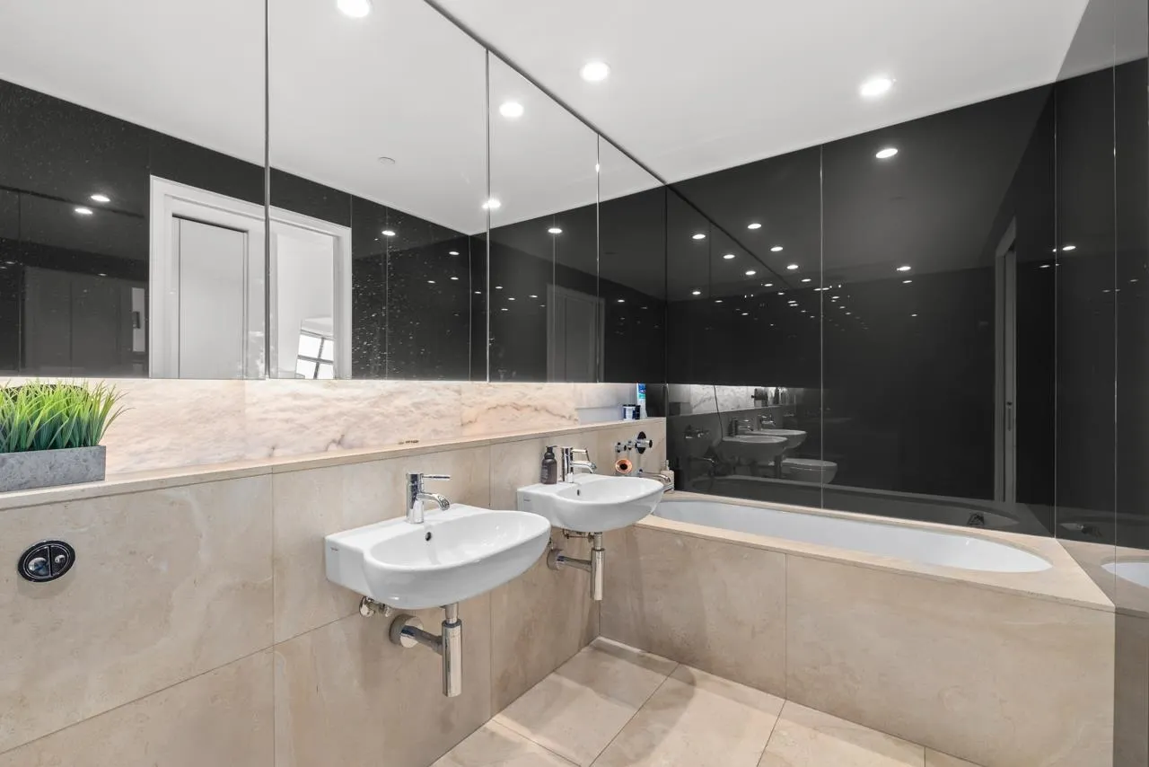 2306 838 W Hastings Street