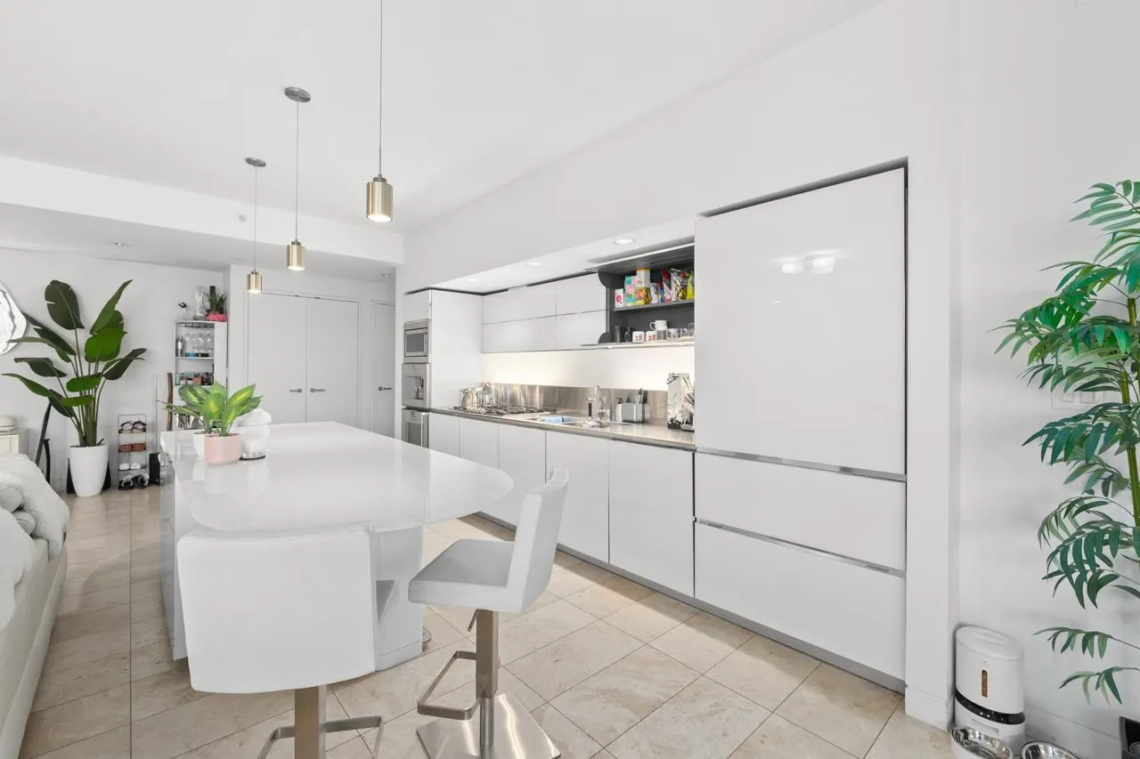 2306 838 W Hastings Street