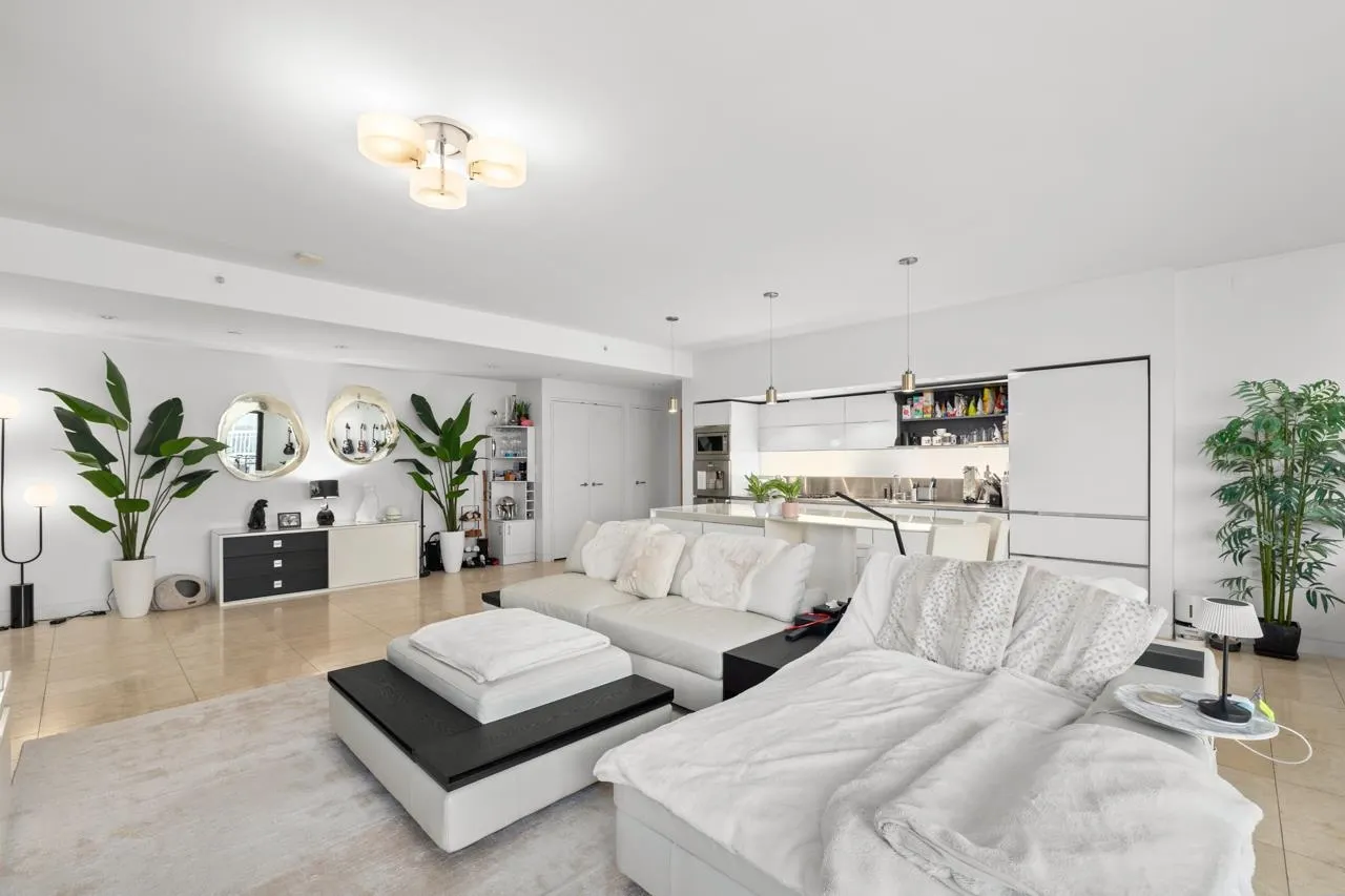 2306 838 W Hastings Street